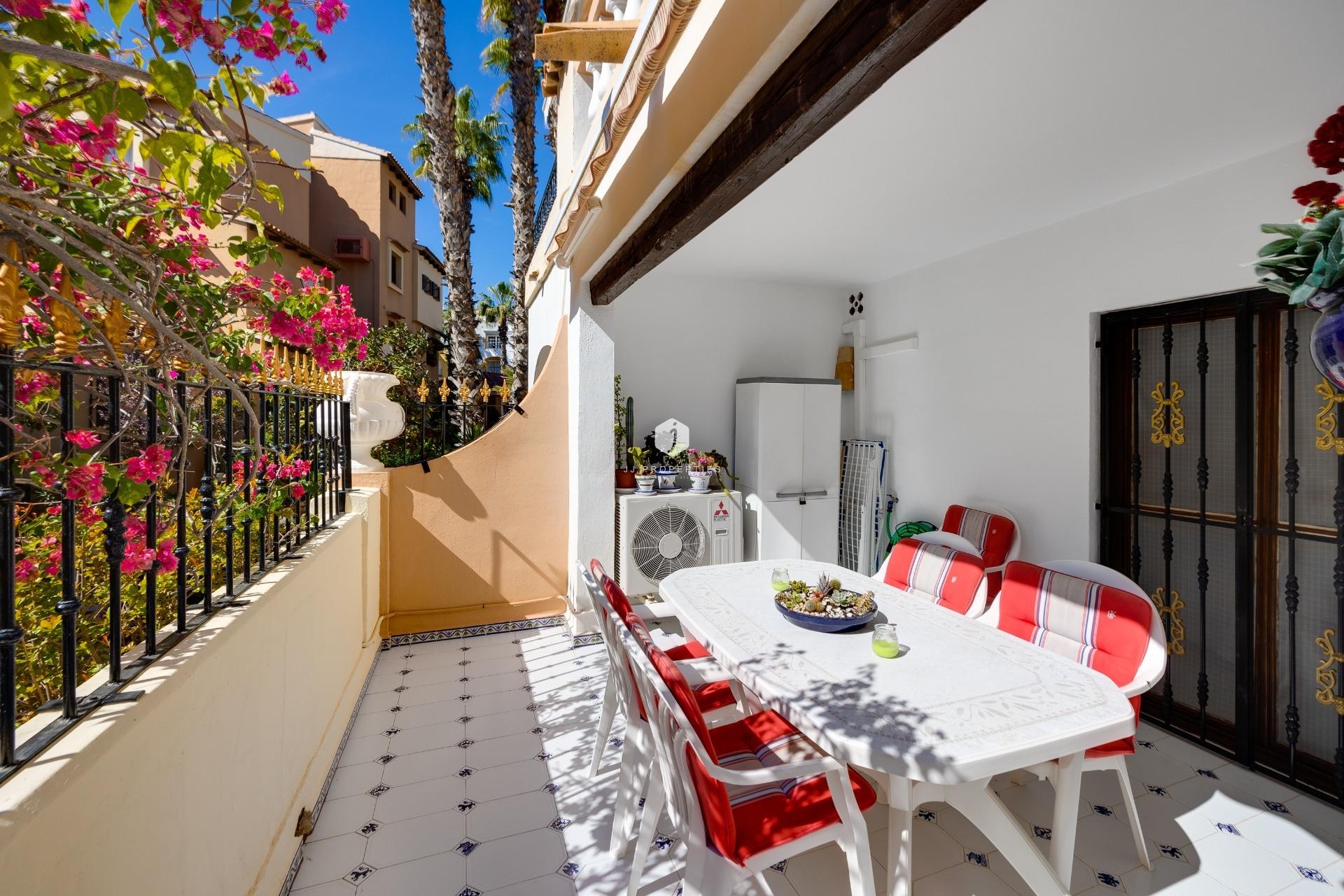 Resale - Apartment / flat -
Torrevieja - Playa de los Locos