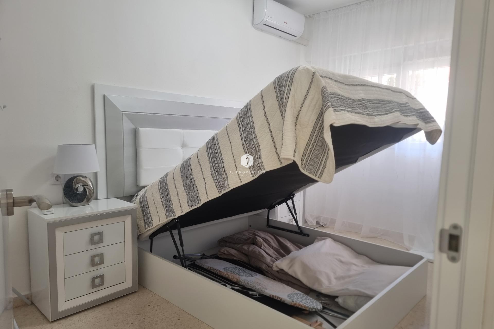 Resale - Apartment / flat -
Torrevieja - Playa de los Locos
