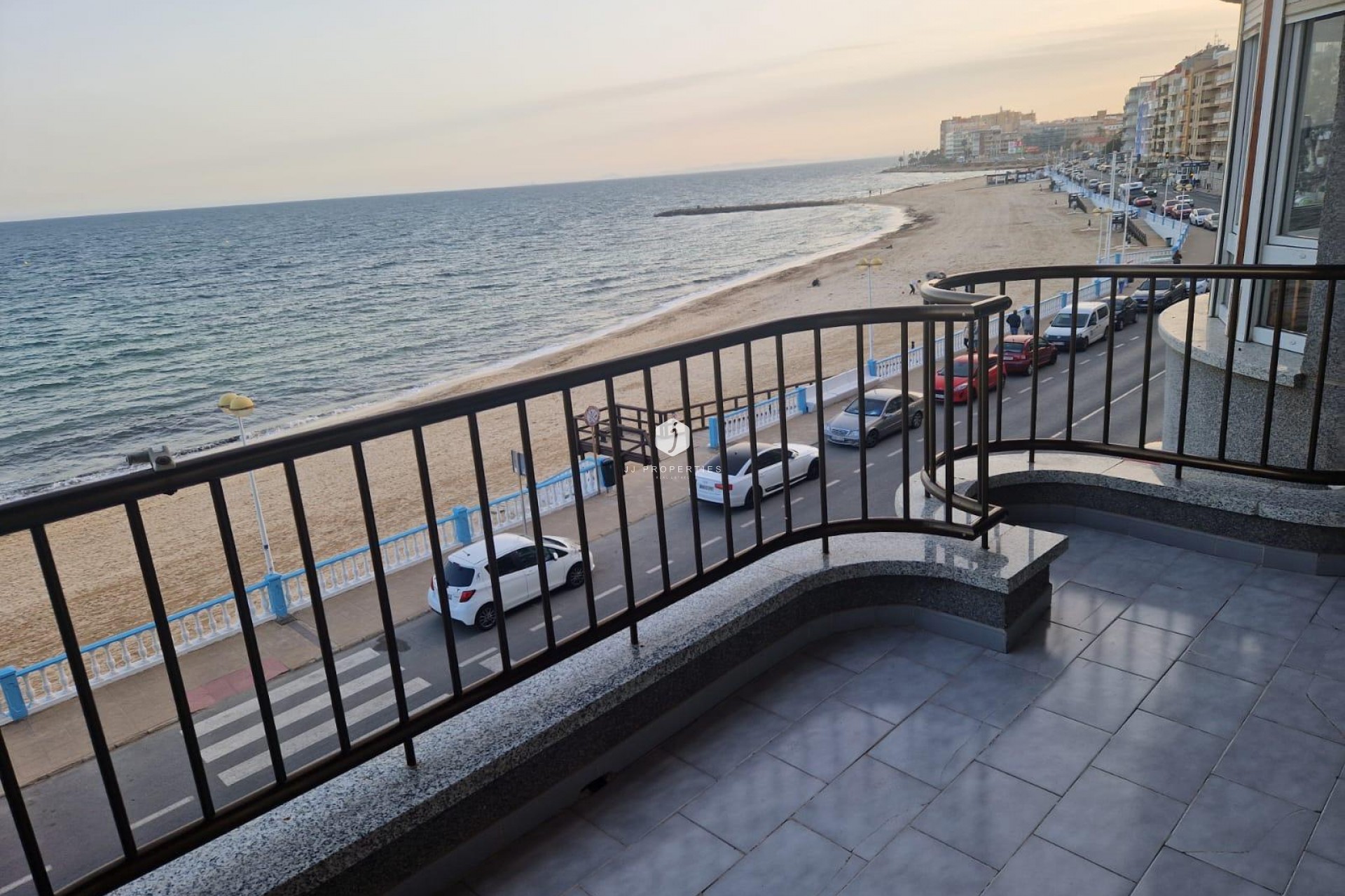 Resale - Apartment / flat -
Torrevieja - Playa de los Locos
