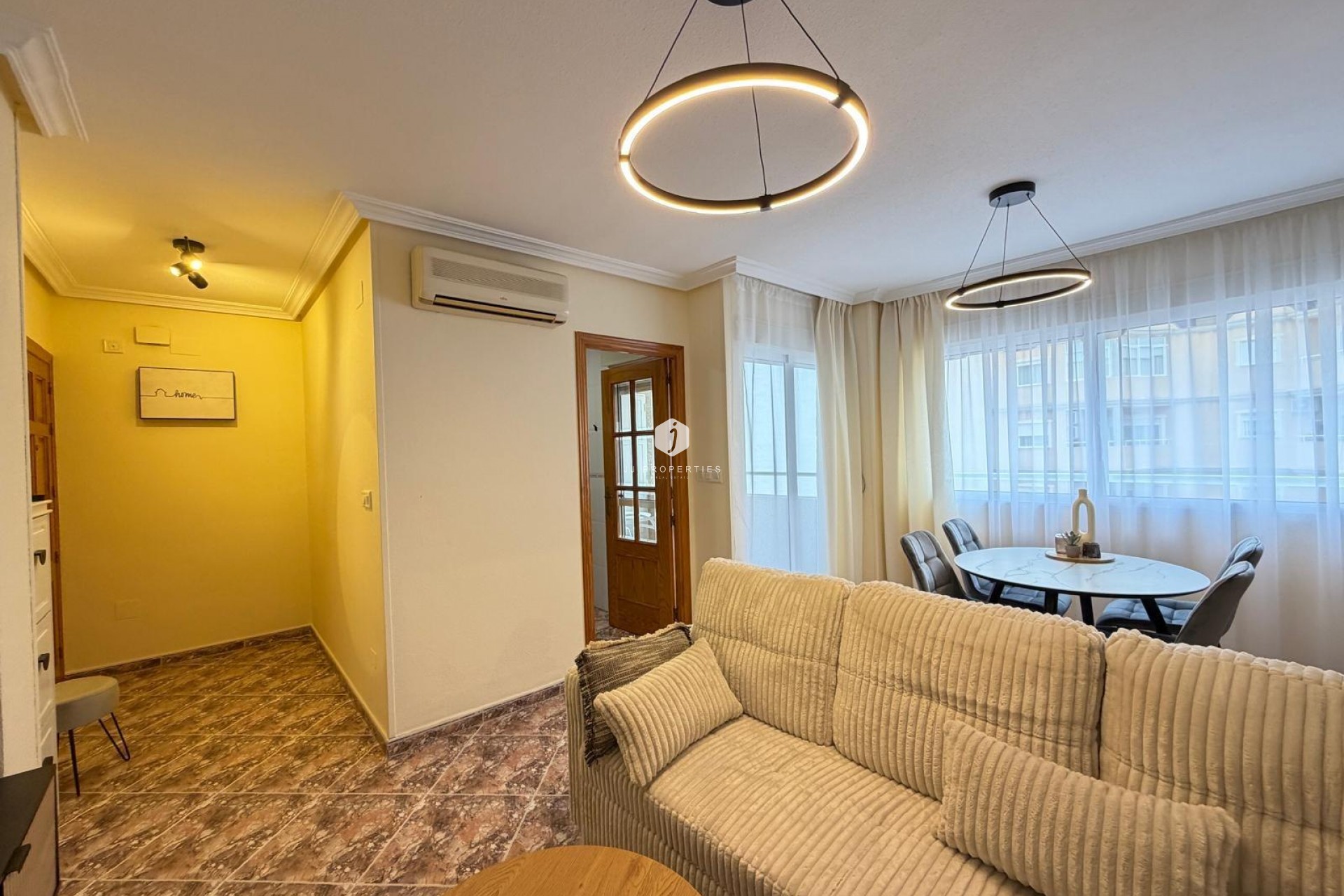 Resale - Apartment / flat -
Torrevieja - Playa de los Locos
