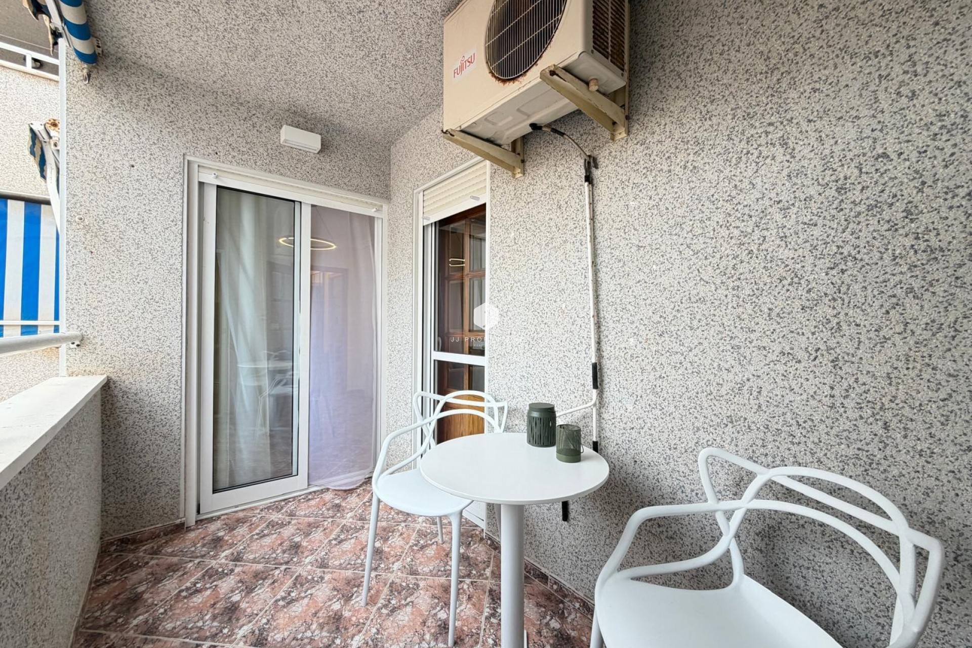 Resale - Apartment / flat -
Torrevieja - Playa de los Locos