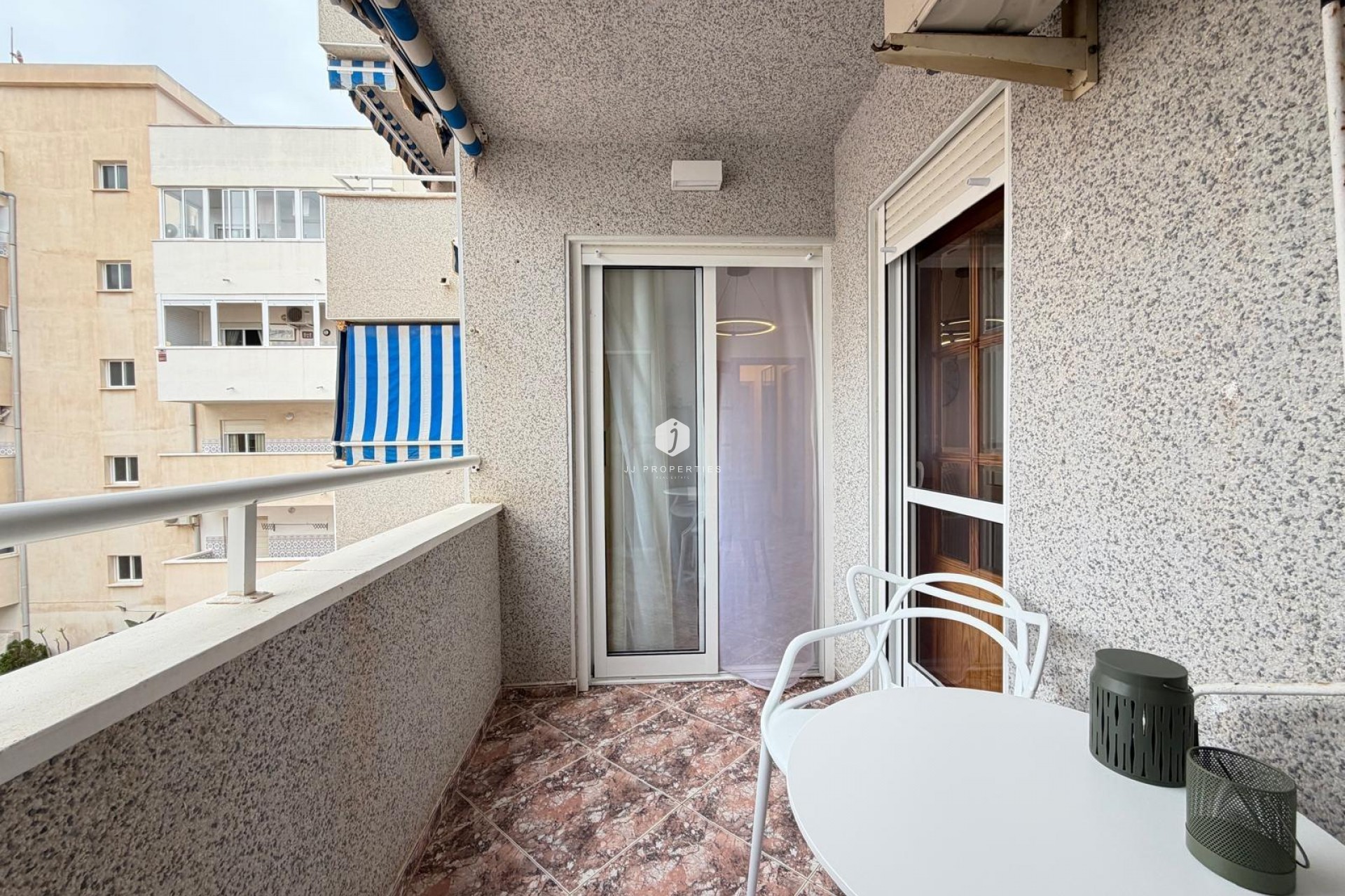 Resale - Apartment / flat -
Torrevieja - Playa de los Locos