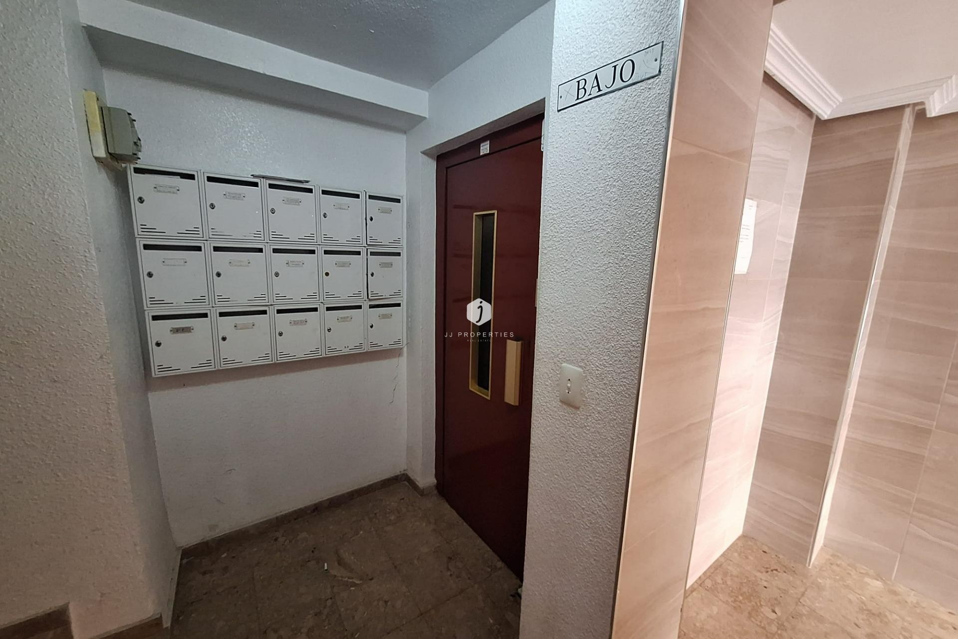 Resale - Apartment / flat -
Torrevieja - Playa de los Locos