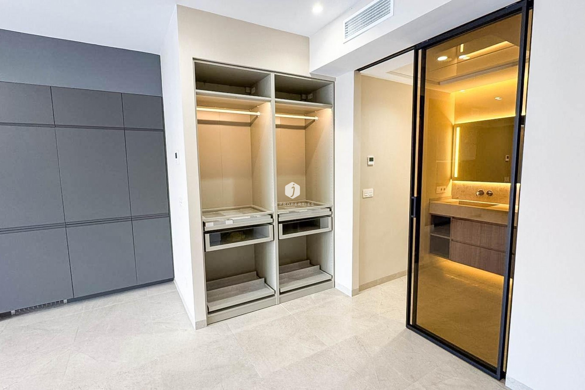 Resale - Apartment / flat -
Torrevieja - Playa de los Locos