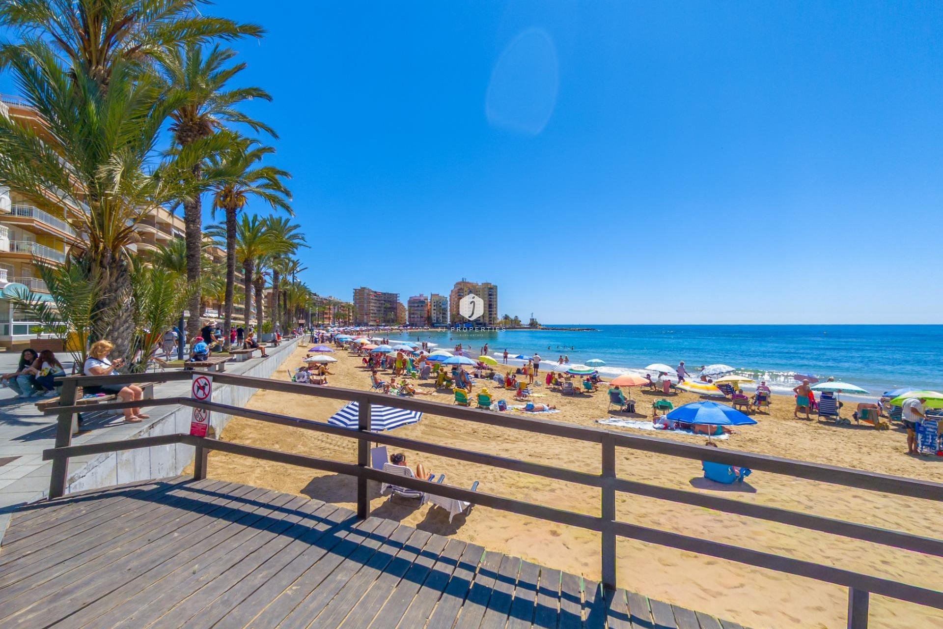 Resale - Apartment / flat -
Torrevieja - Playa de los Locos