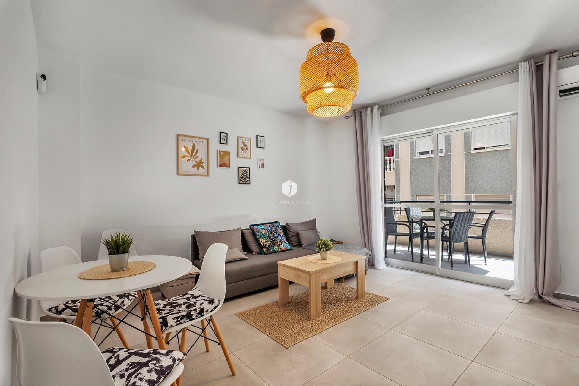 Resale - Apartment / flat -
Torrevieja - Playa de los Locos