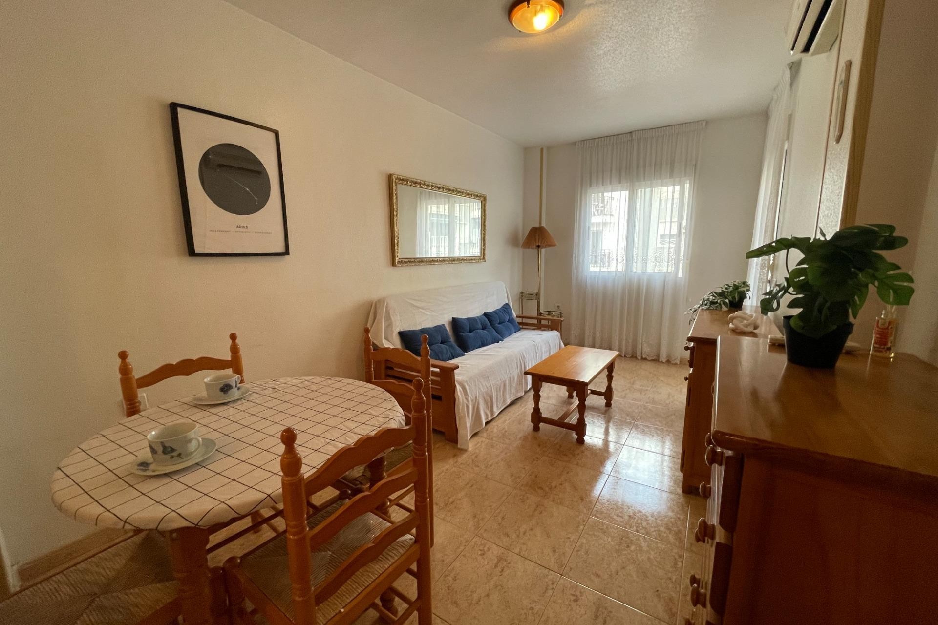 Resale - Apartment / flat -
Torrevieja - Playa del Cura