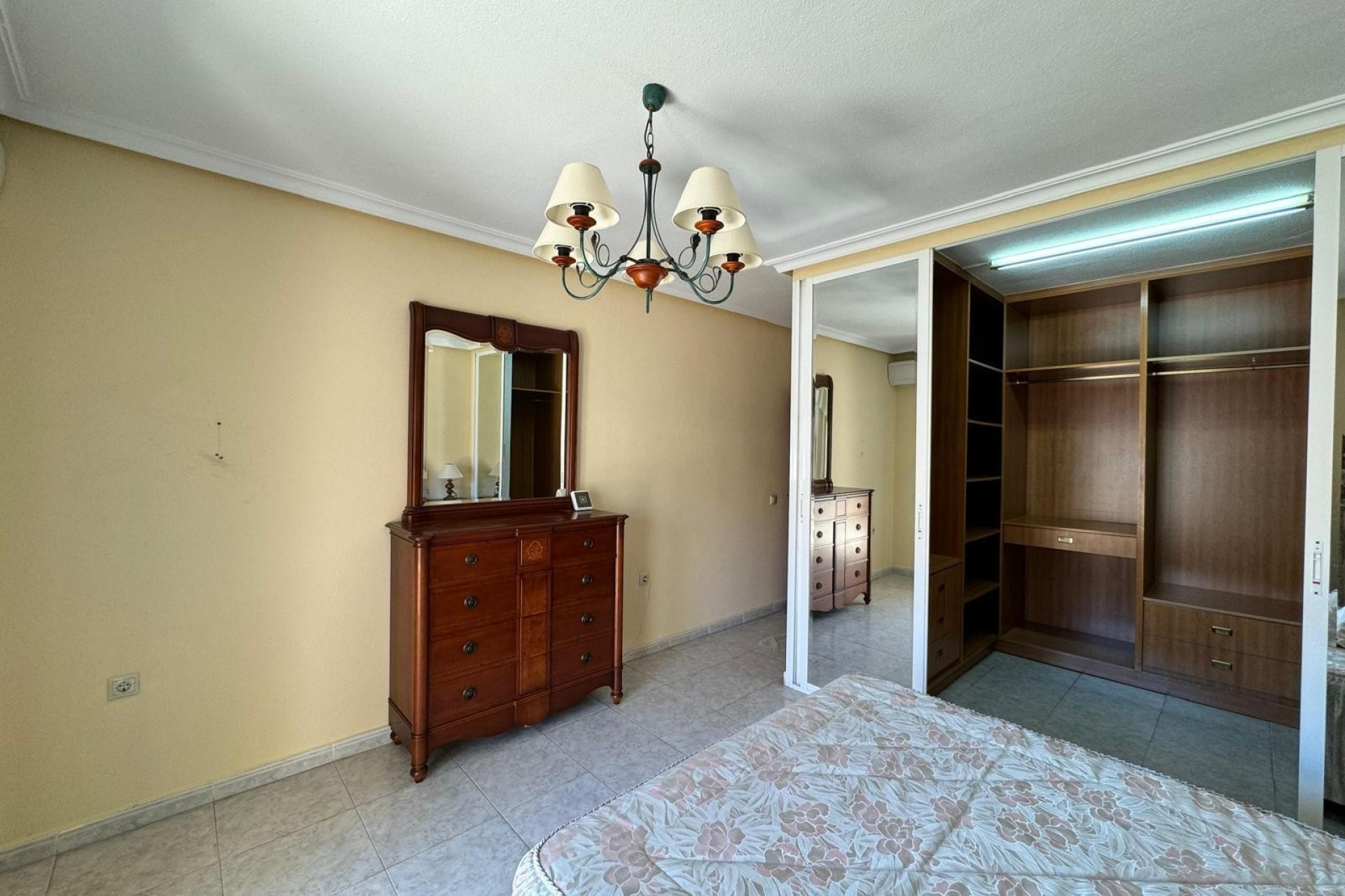 Resale - Apartment / flat -
Torrevieja - Playa del cura