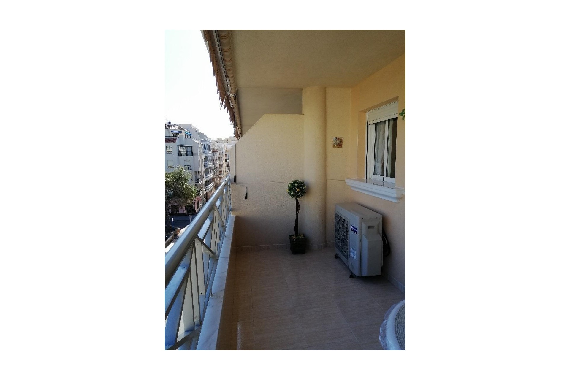 Resale - Apartment / flat -
Torrevieja - Playa del Cura