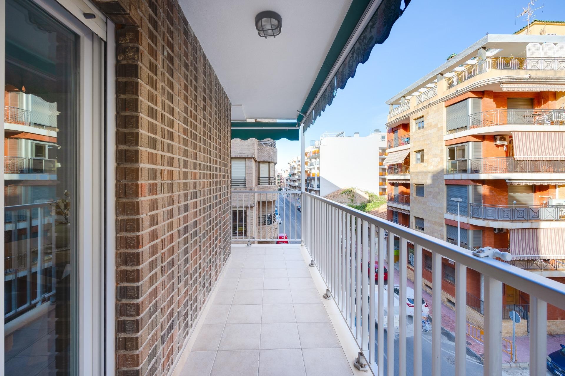 Resale - Apartment / flat -
Torrevieja - Playa del Cura