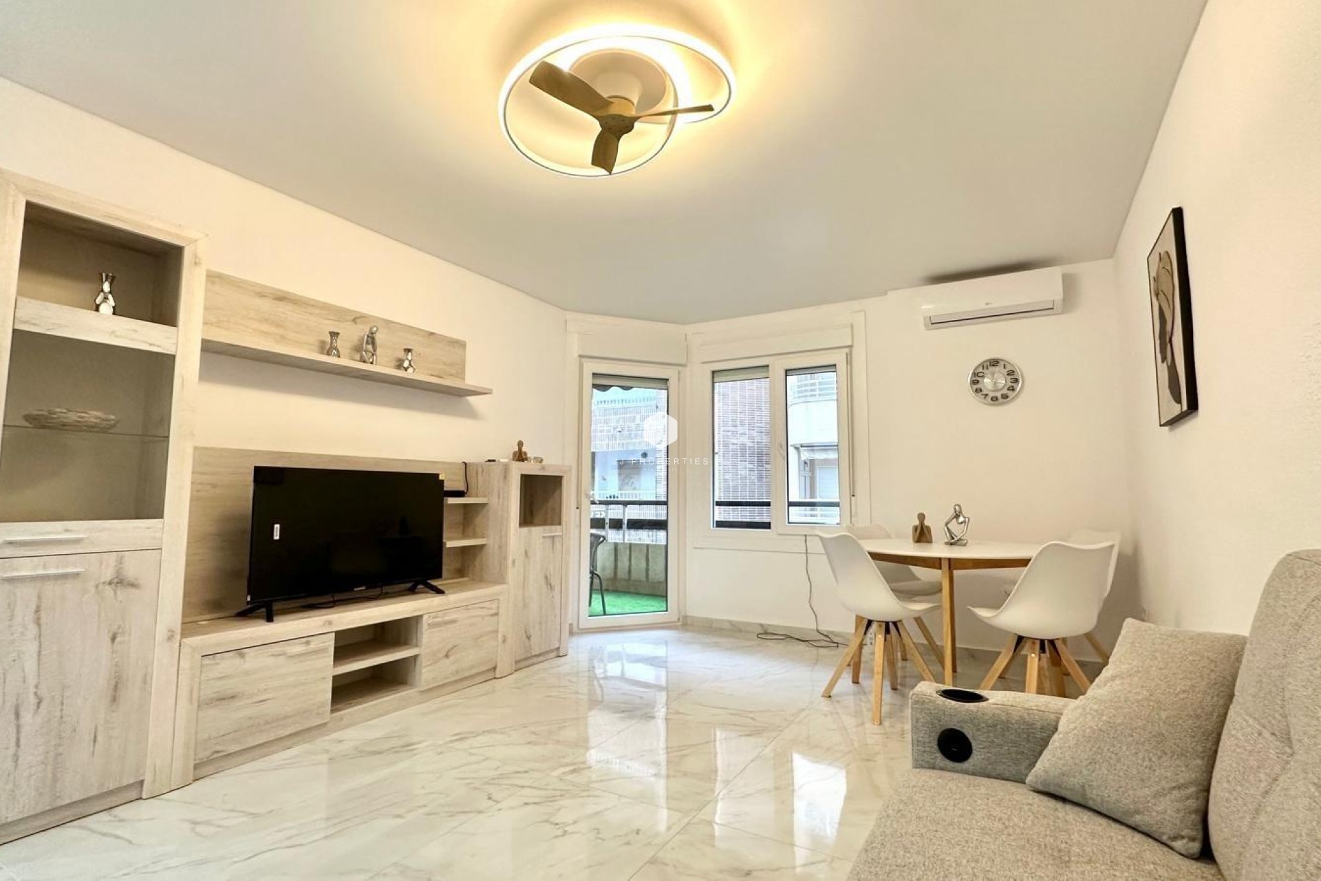 Resale - Apartment / flat -
Torrevieja - Playa del Cura