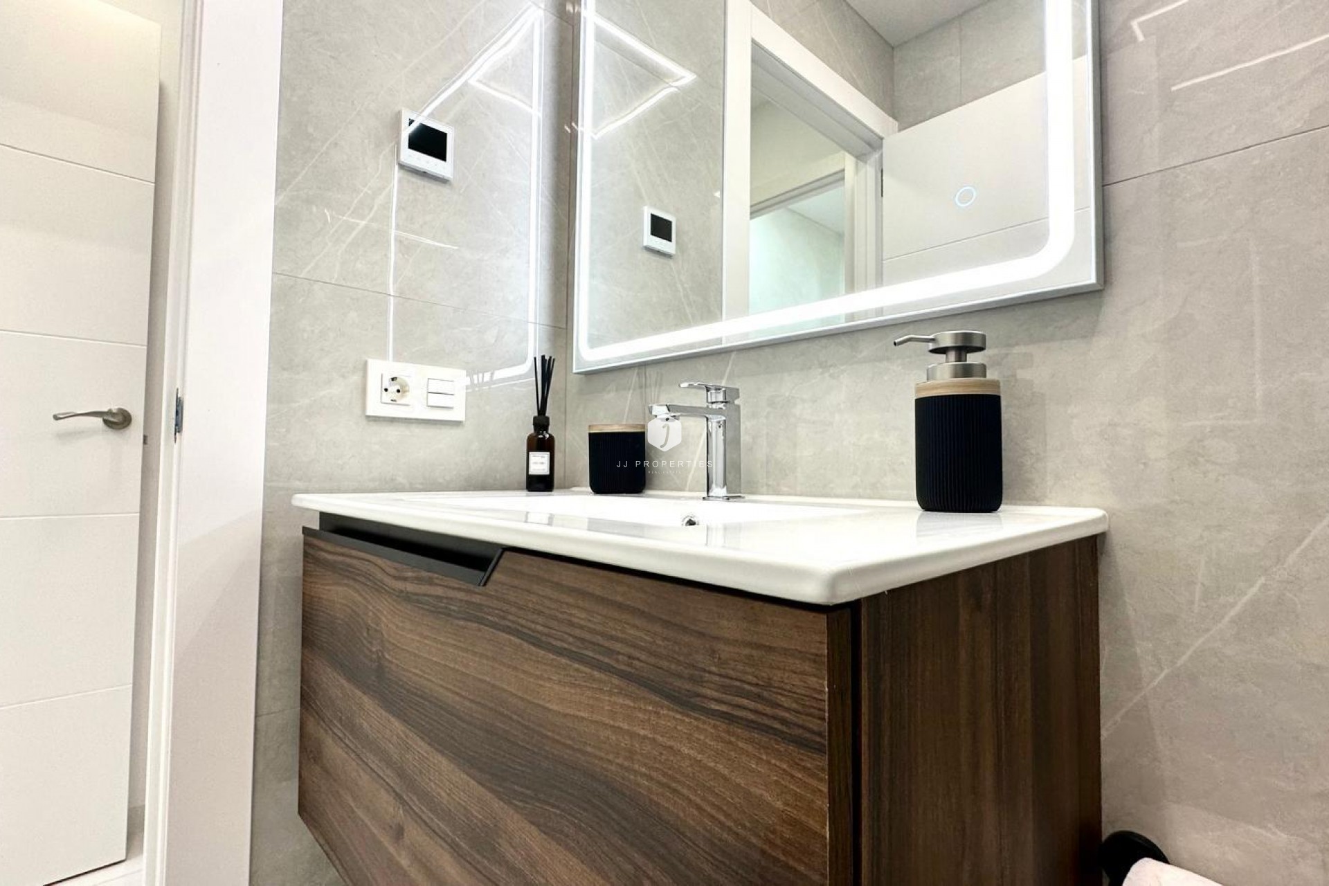 Resale - Apartment / flat -
Torrevieja - Playa del Cura