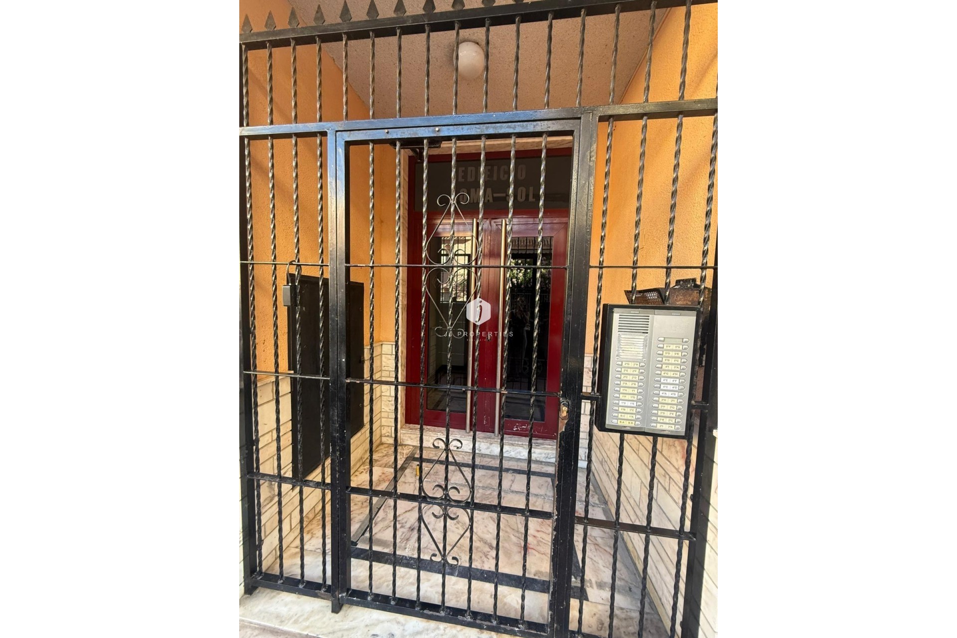 Resale - Apartment / flat -
Torrevieja - Playa del Cura