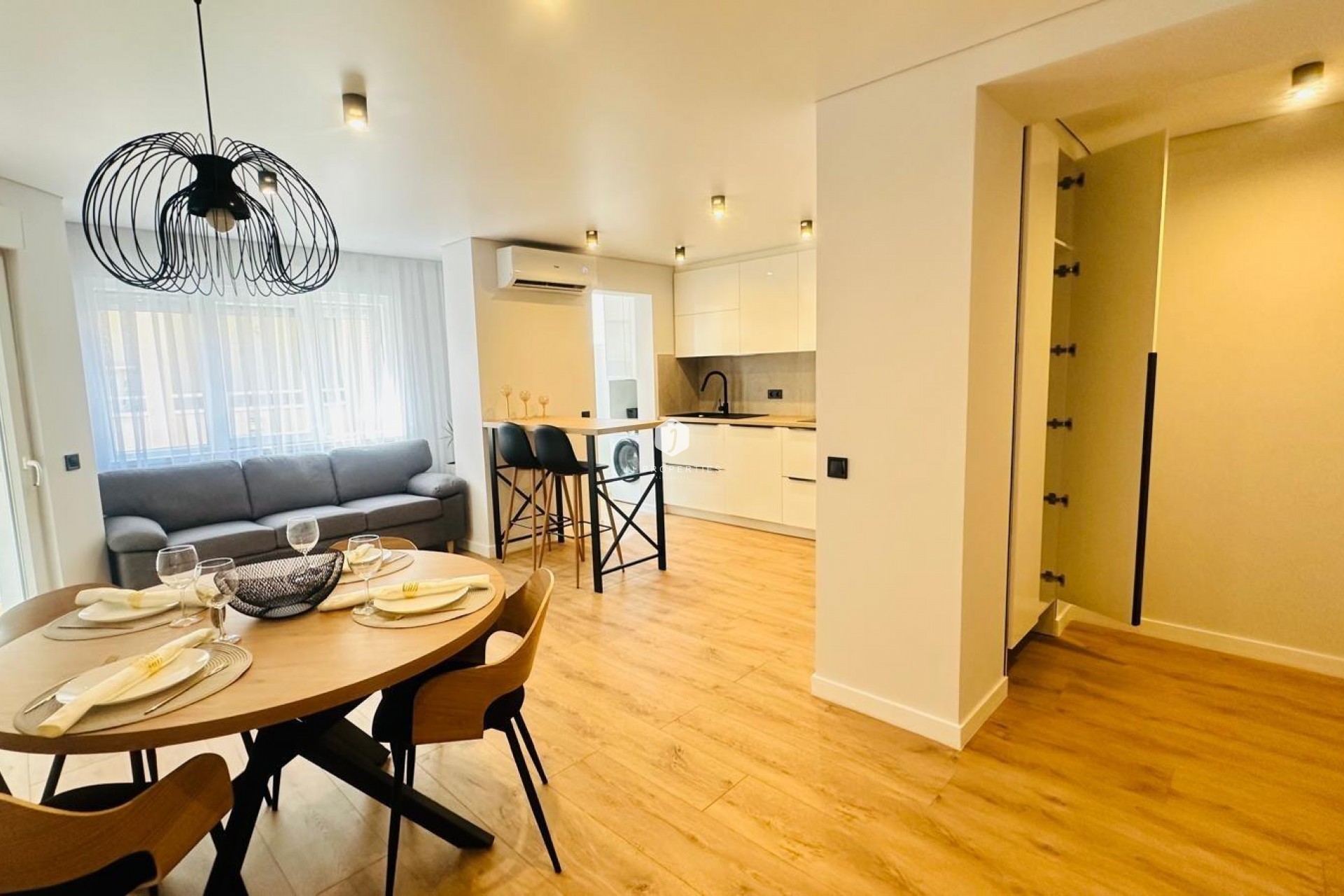 Resale - Apartment / flat -
Torrevieja - Playa del Cura