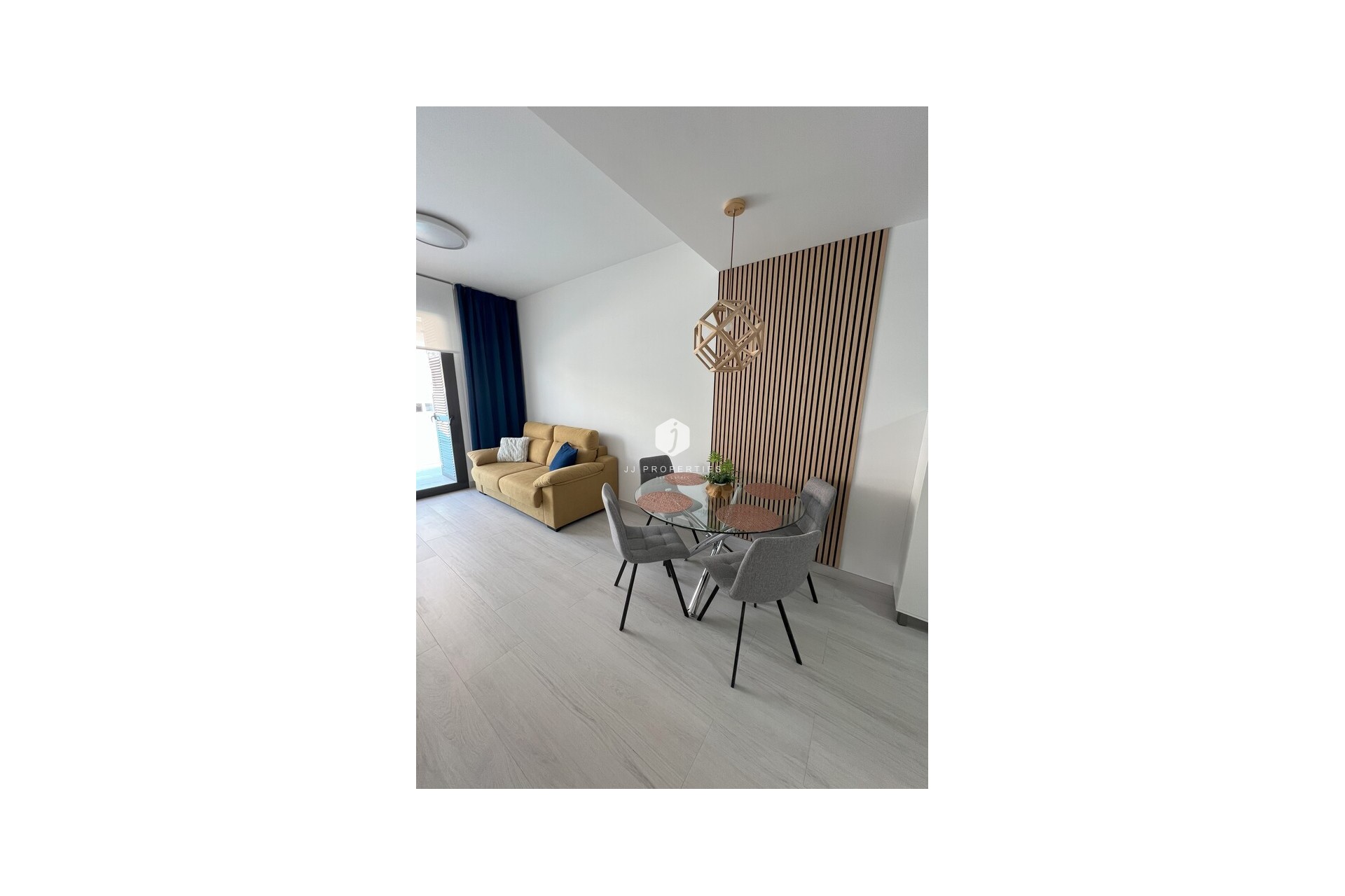 Resale - Apartment / flat -
Torrevieja - Playa del Cura