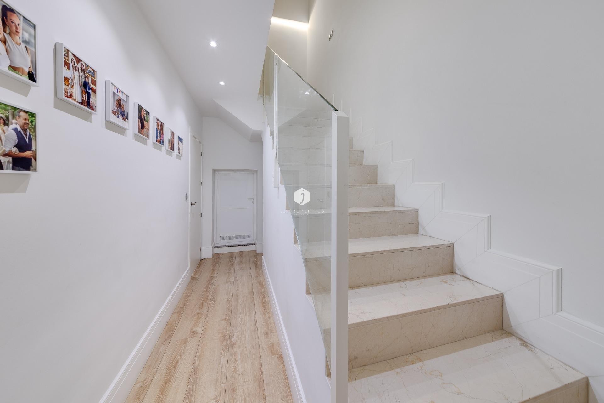 Resale - Apartment / flat -
Torrevieja - Playa del Cura