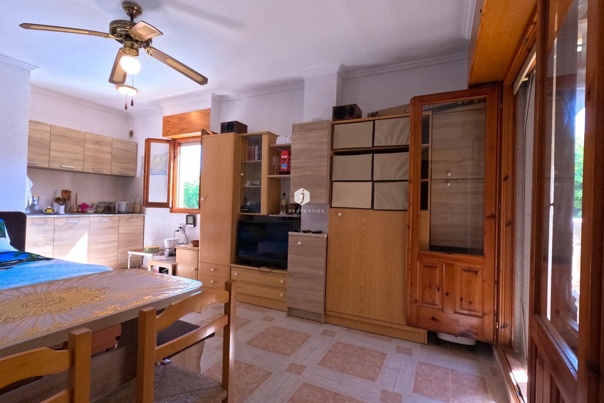 Resale - Apartment / flat -
Torrevieja - Playa del Cura