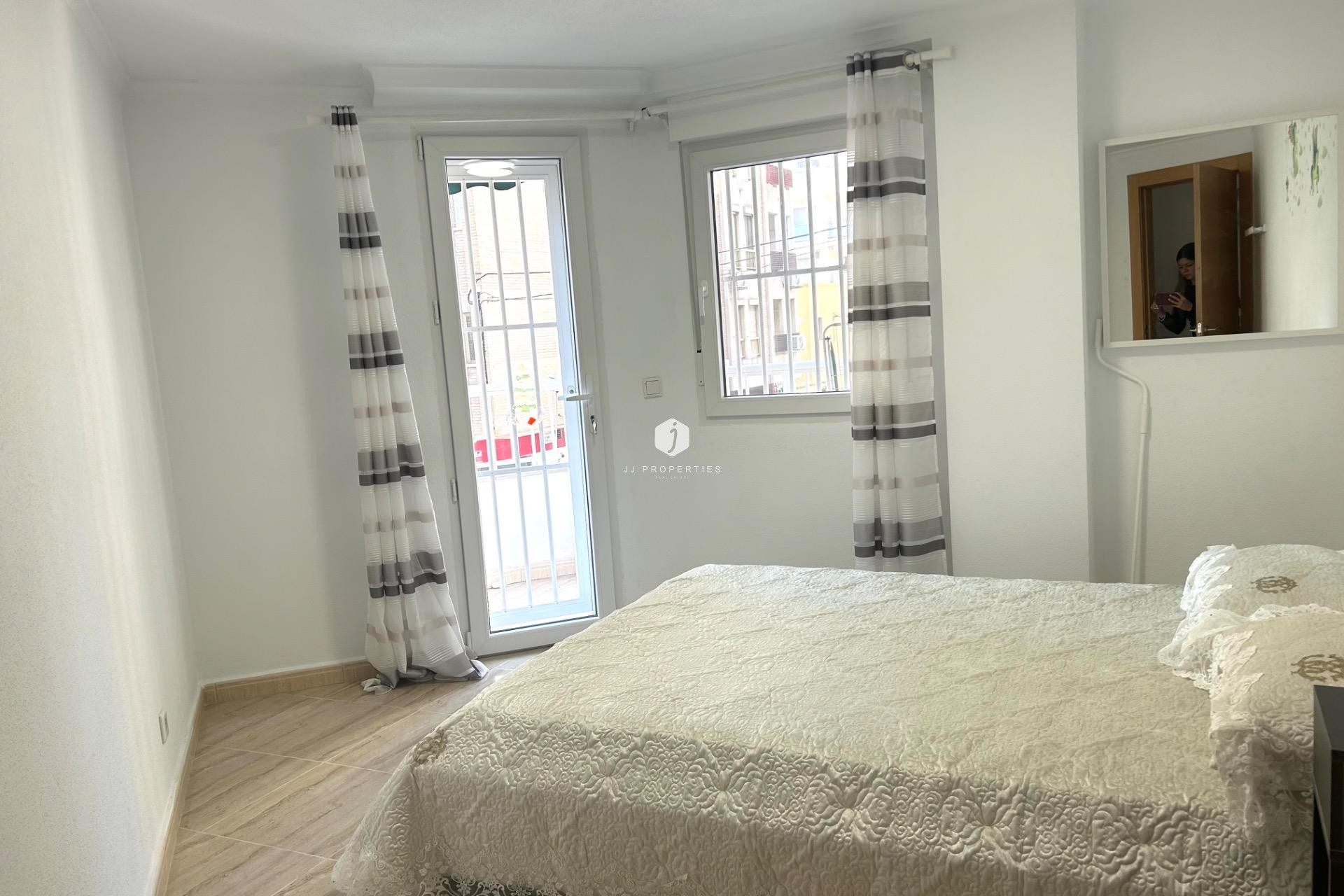 Resale - Apartment / flat -
Torrevieja - Playa del Cura