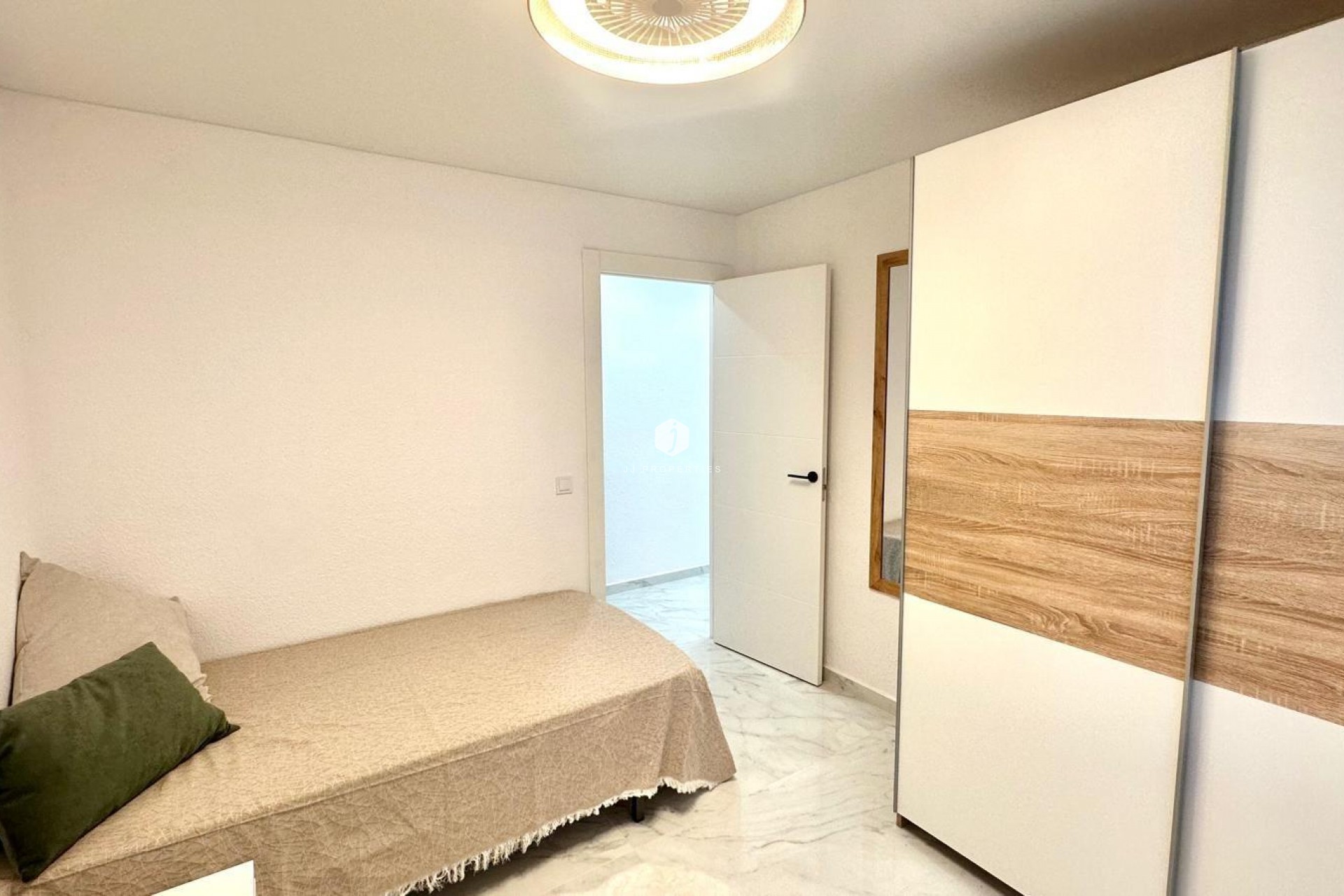 Resale - Apartment / flat -
Torrevieja - Playa del Cura