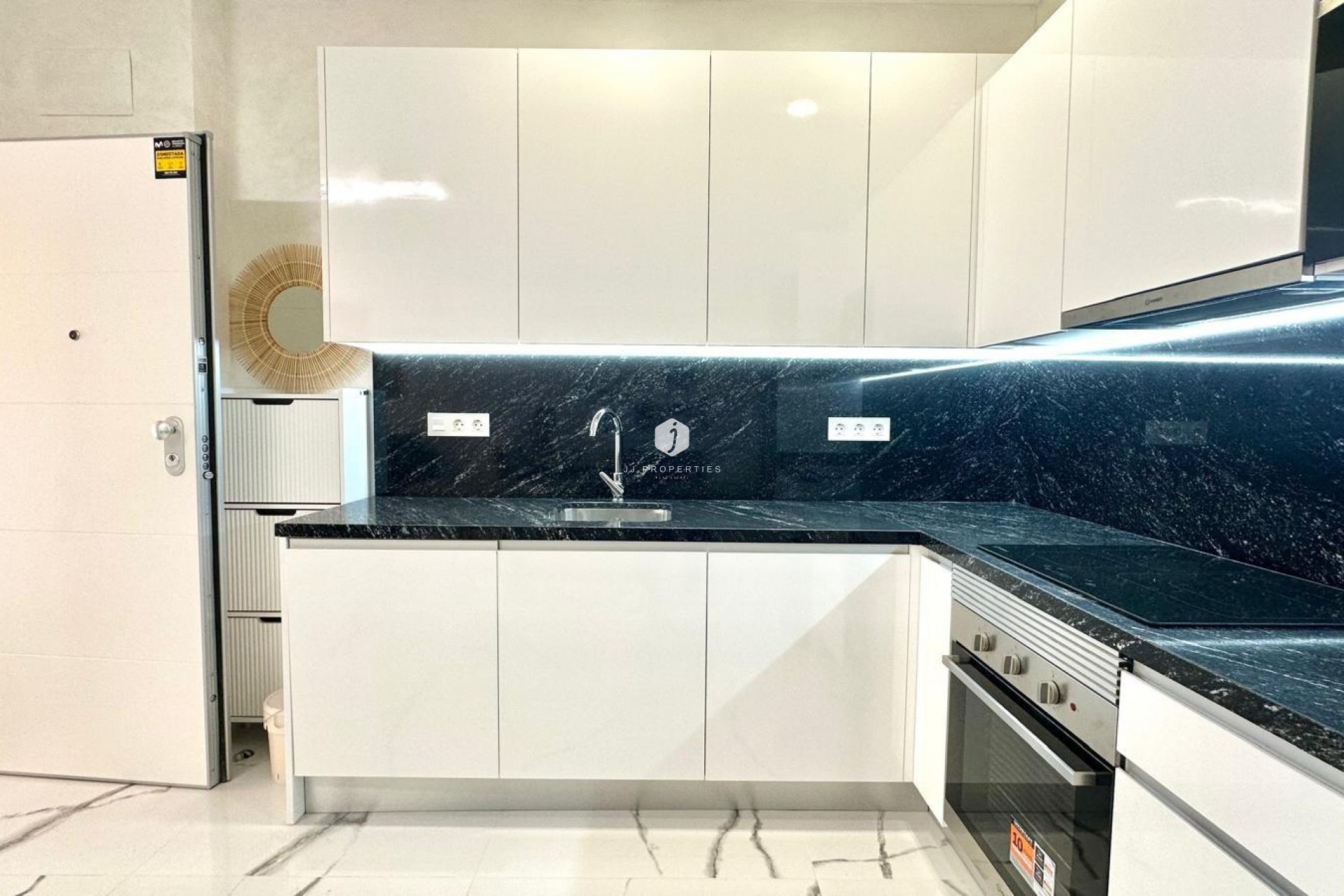 Resale - Apartment / flat -
Torrevieja - Playa del Cura