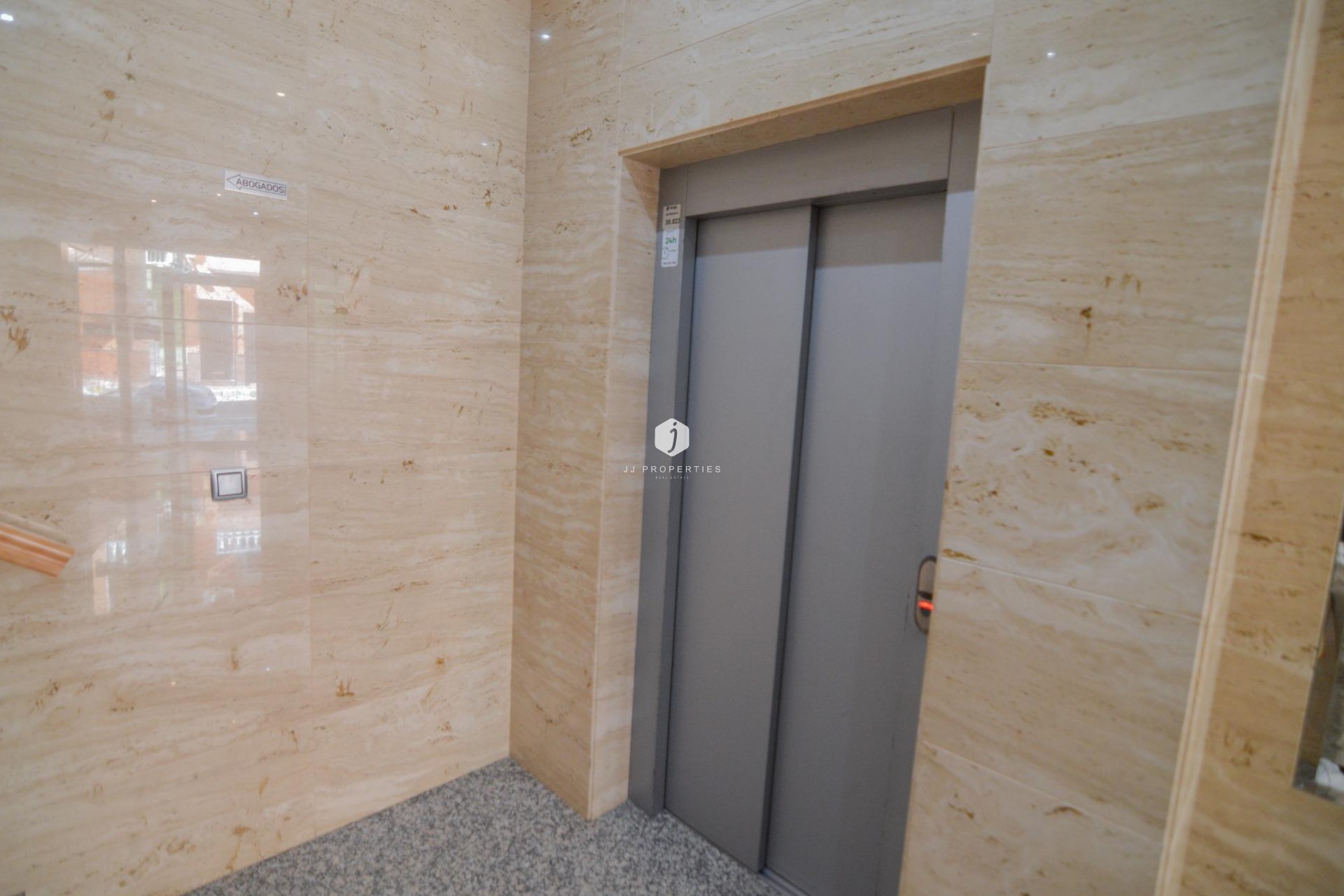 Resale - Apartment / flat -
Torrevieja - Playa del Cura