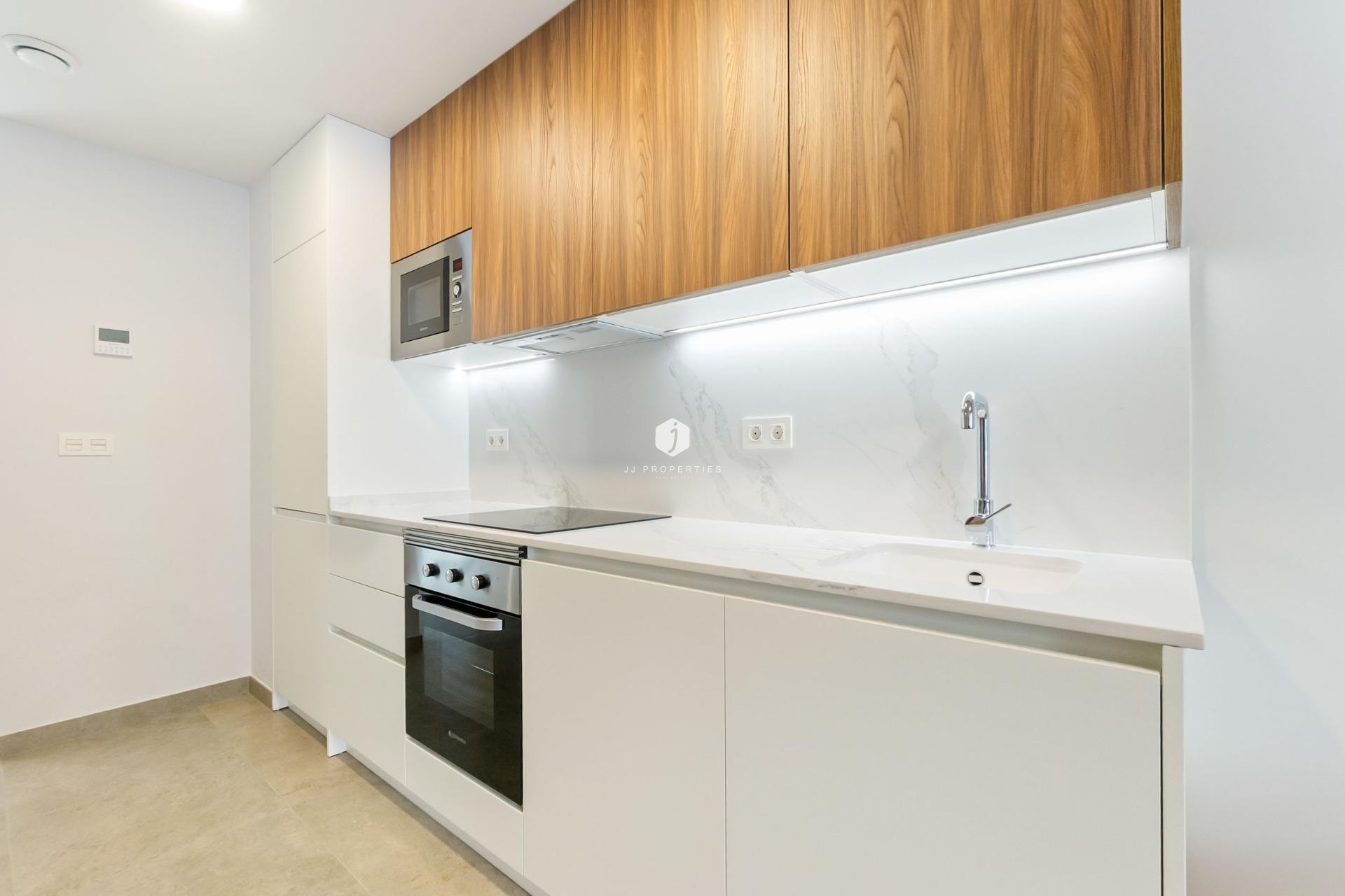 Resale - Apartment / flat -
Torrevieja - Playa del Cura