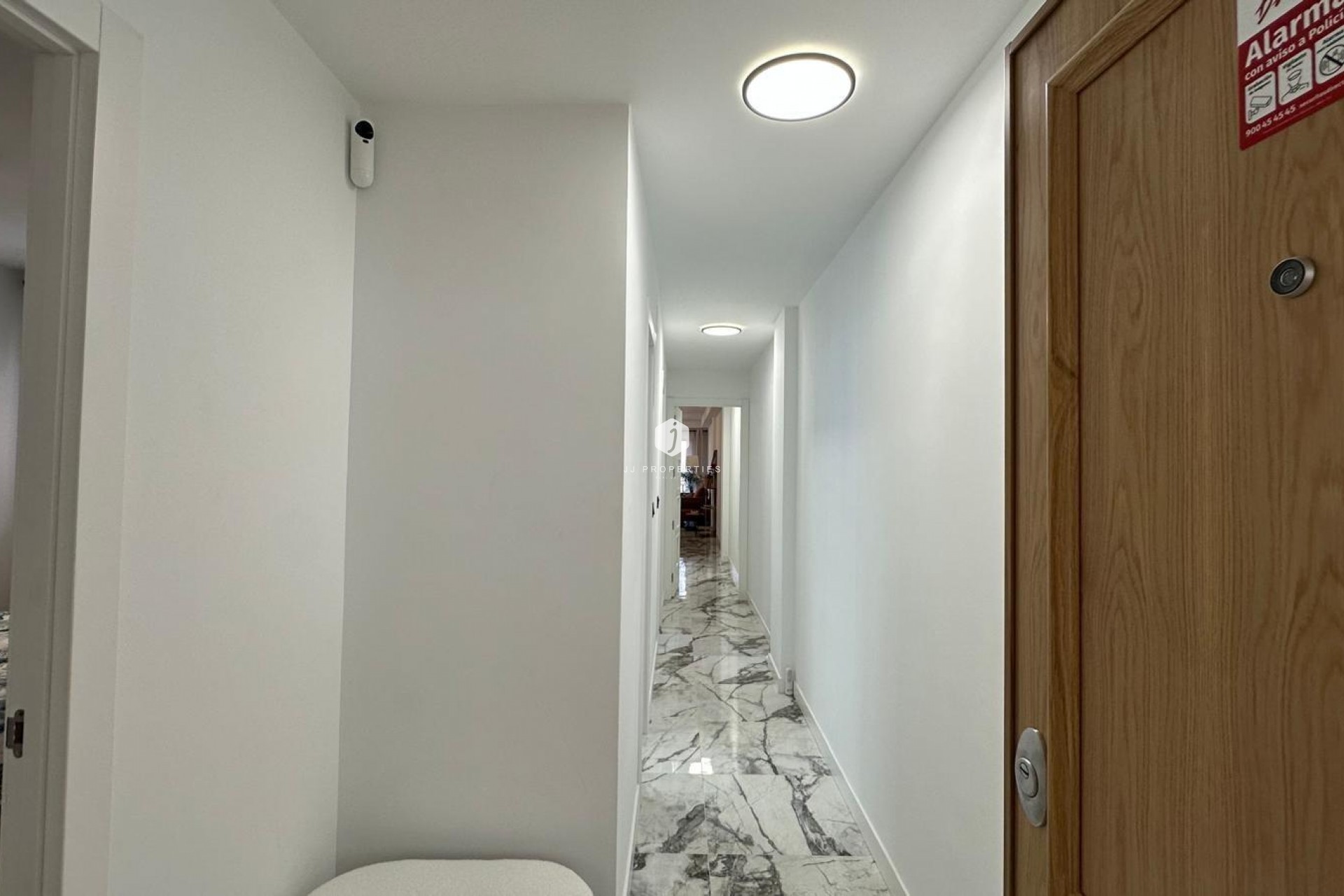 Resale - Apartment / flat -
Torrevieja - Playa del Cura