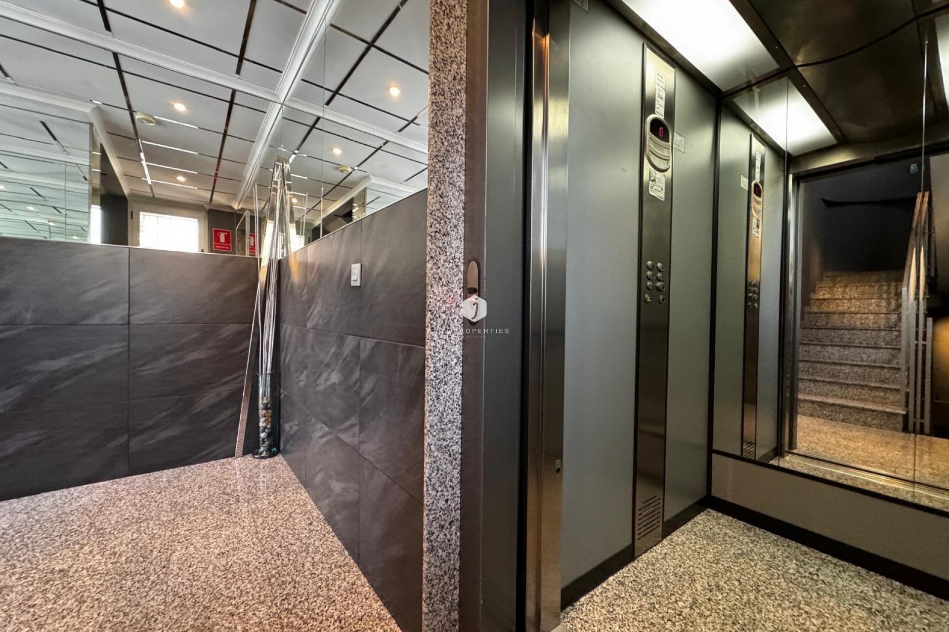 Resale - Apartment / flat -
Torrevieja - Playa del Cura