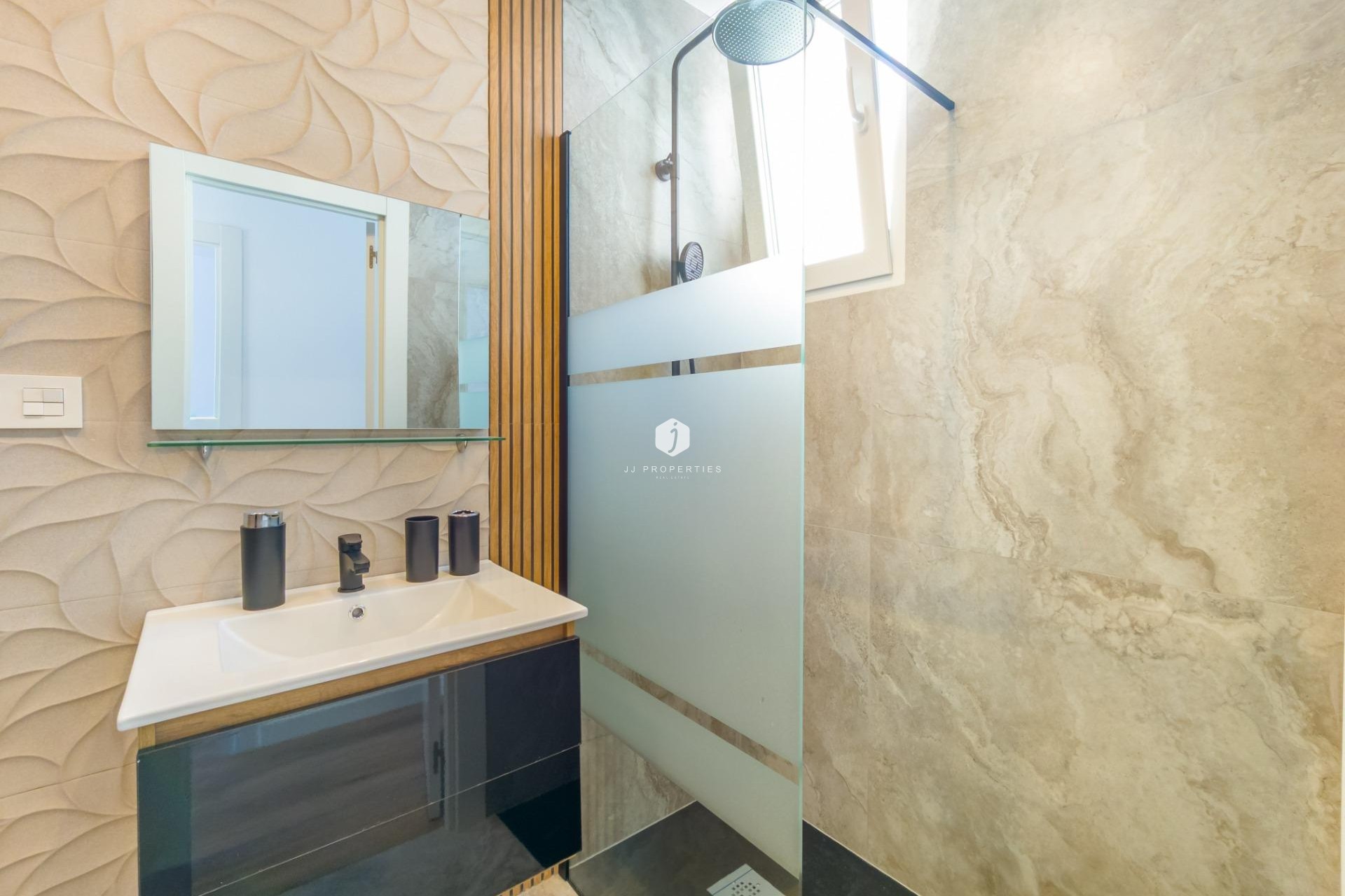Resale - Apartment / flat -
Torrevieja - Playa del Cura
