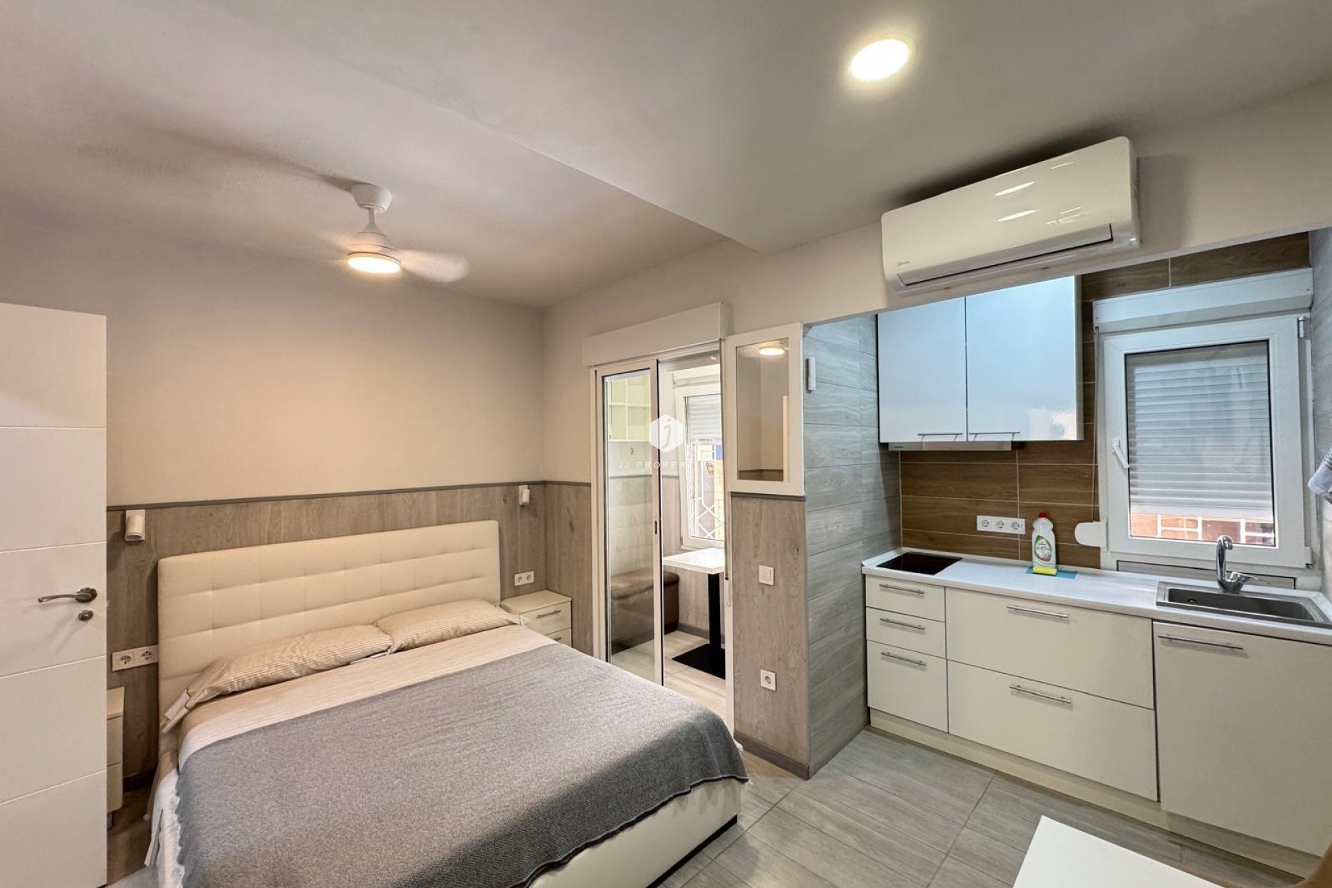 Resale - Apartment / flat -
Torrevieja - Playa del Cura
