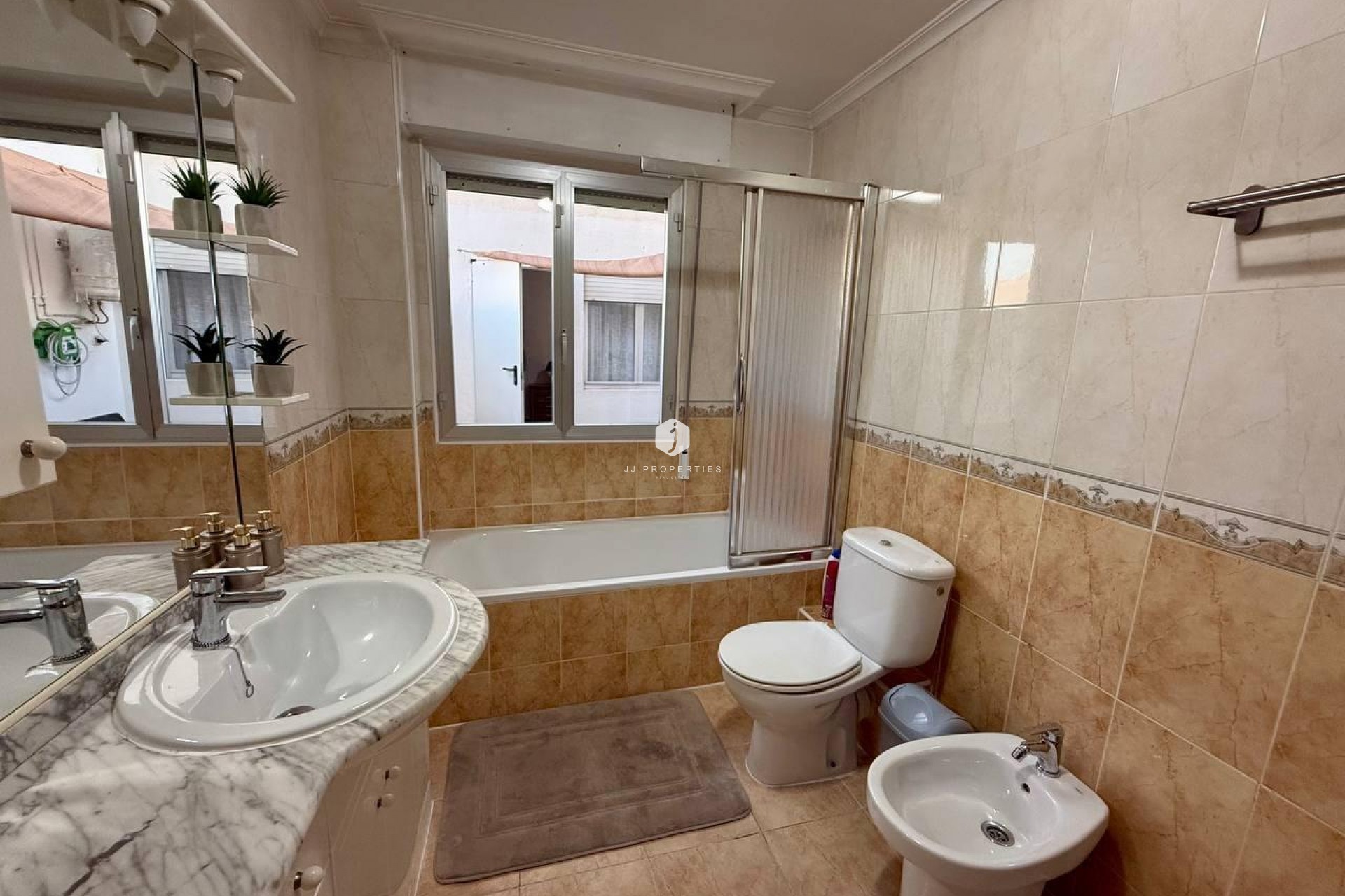 Resale - Apartment / flat -
Torrevieja - Playa del Cura