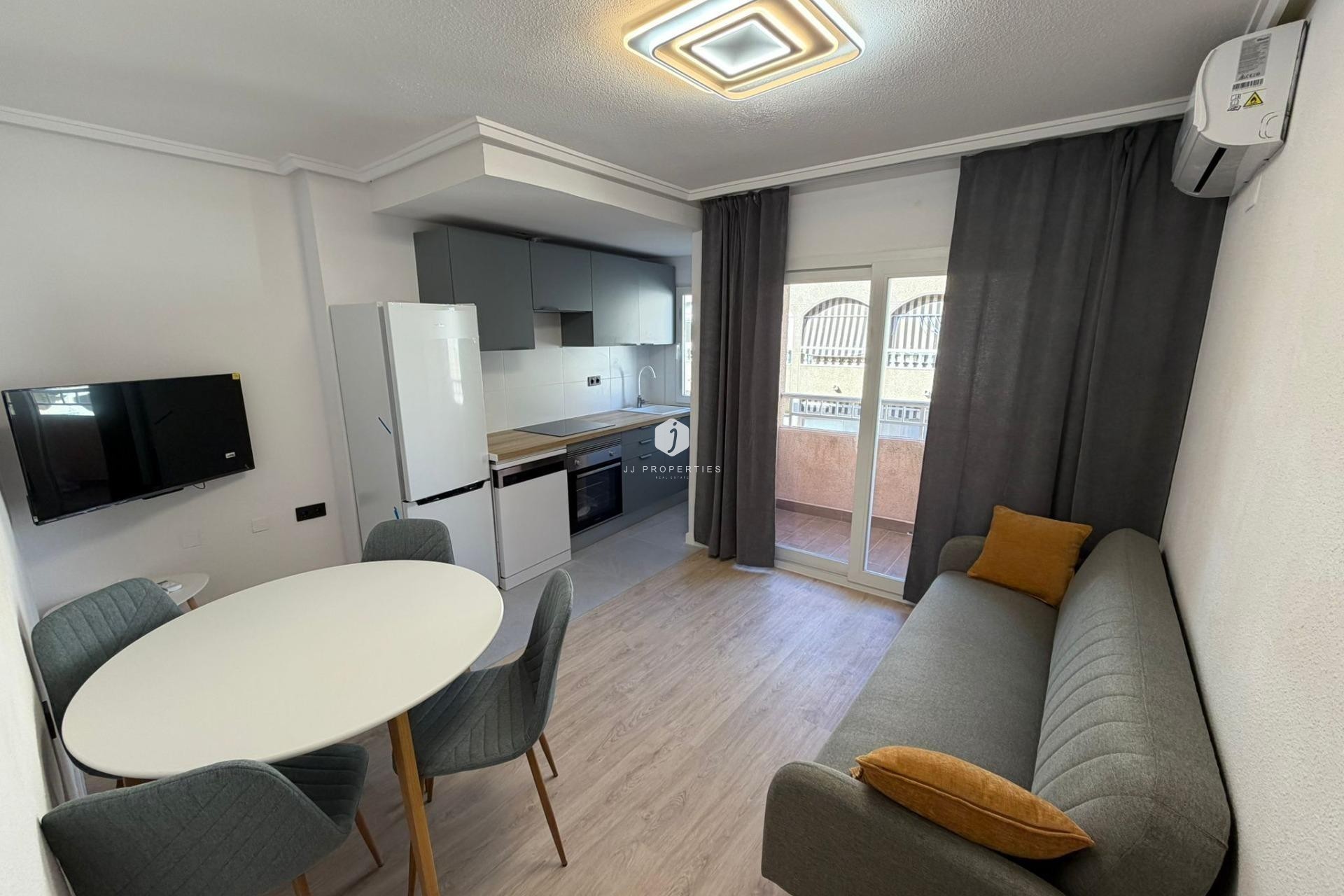 Resale - Apartment / flat -
Torrevieja - Playa del Cura