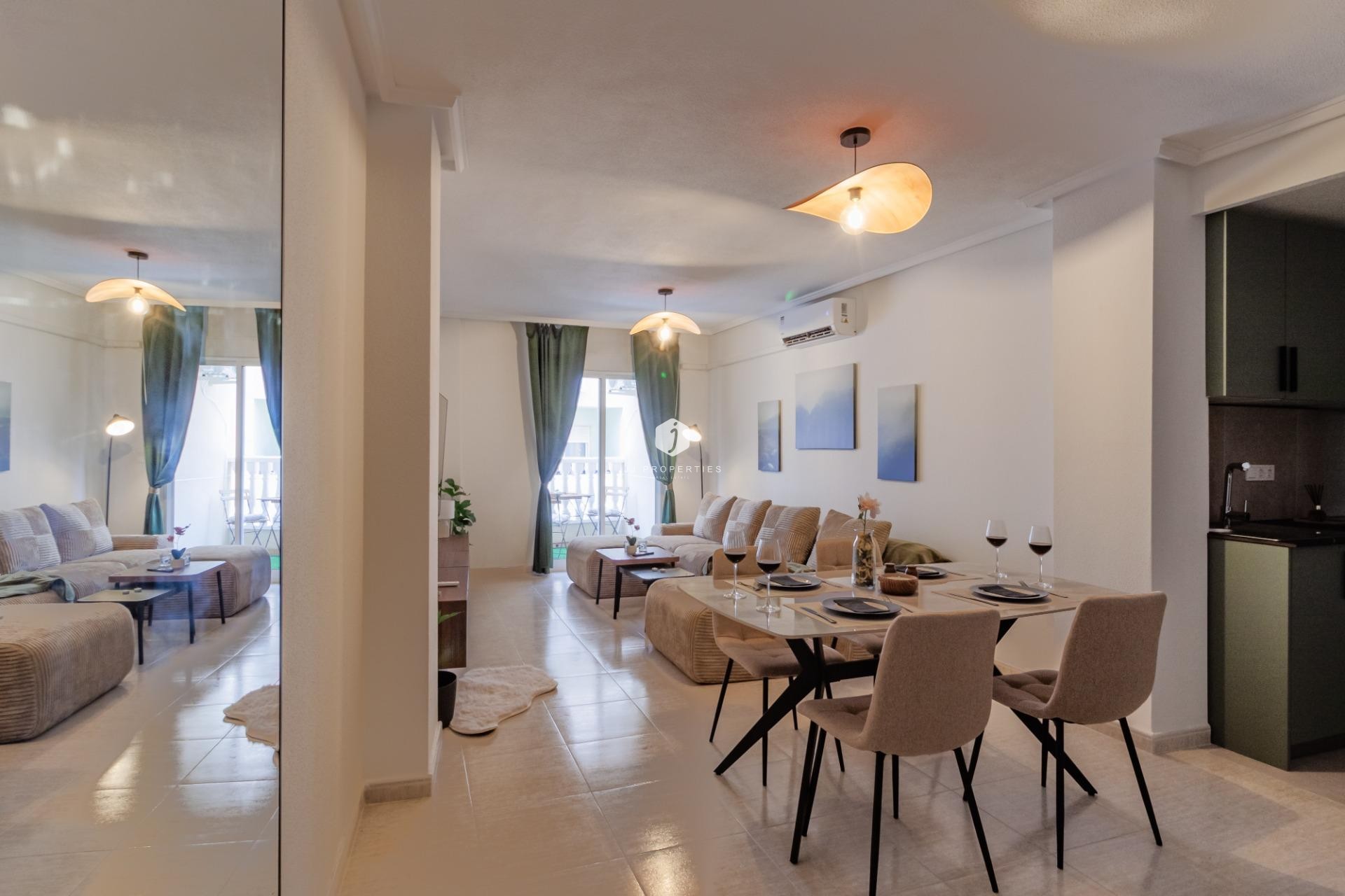 Resale - Apartment / flat -
Torrevieja - Playa del Cura