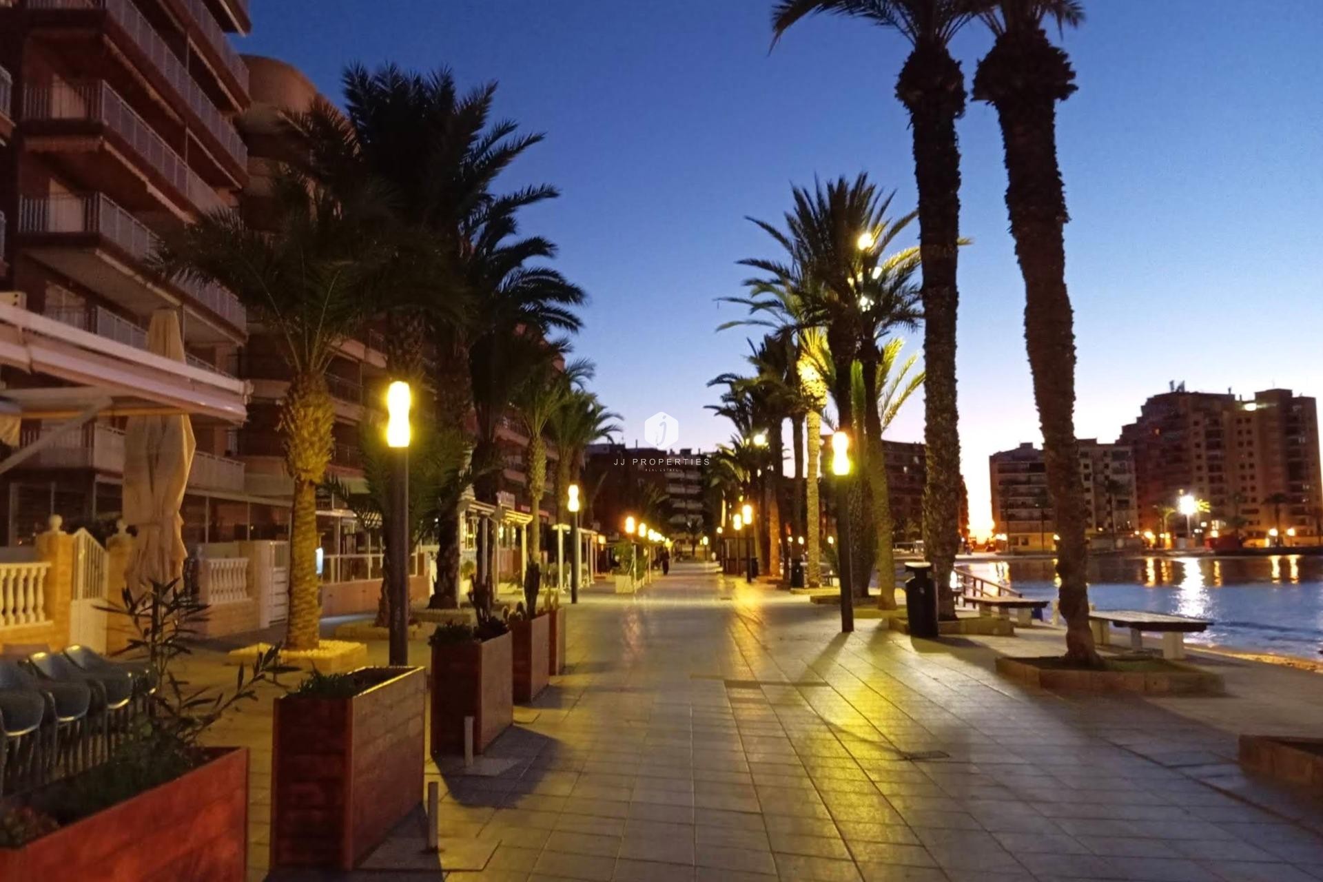 Resale - Apartment / flat -
Torrevieja - Playa del Cura