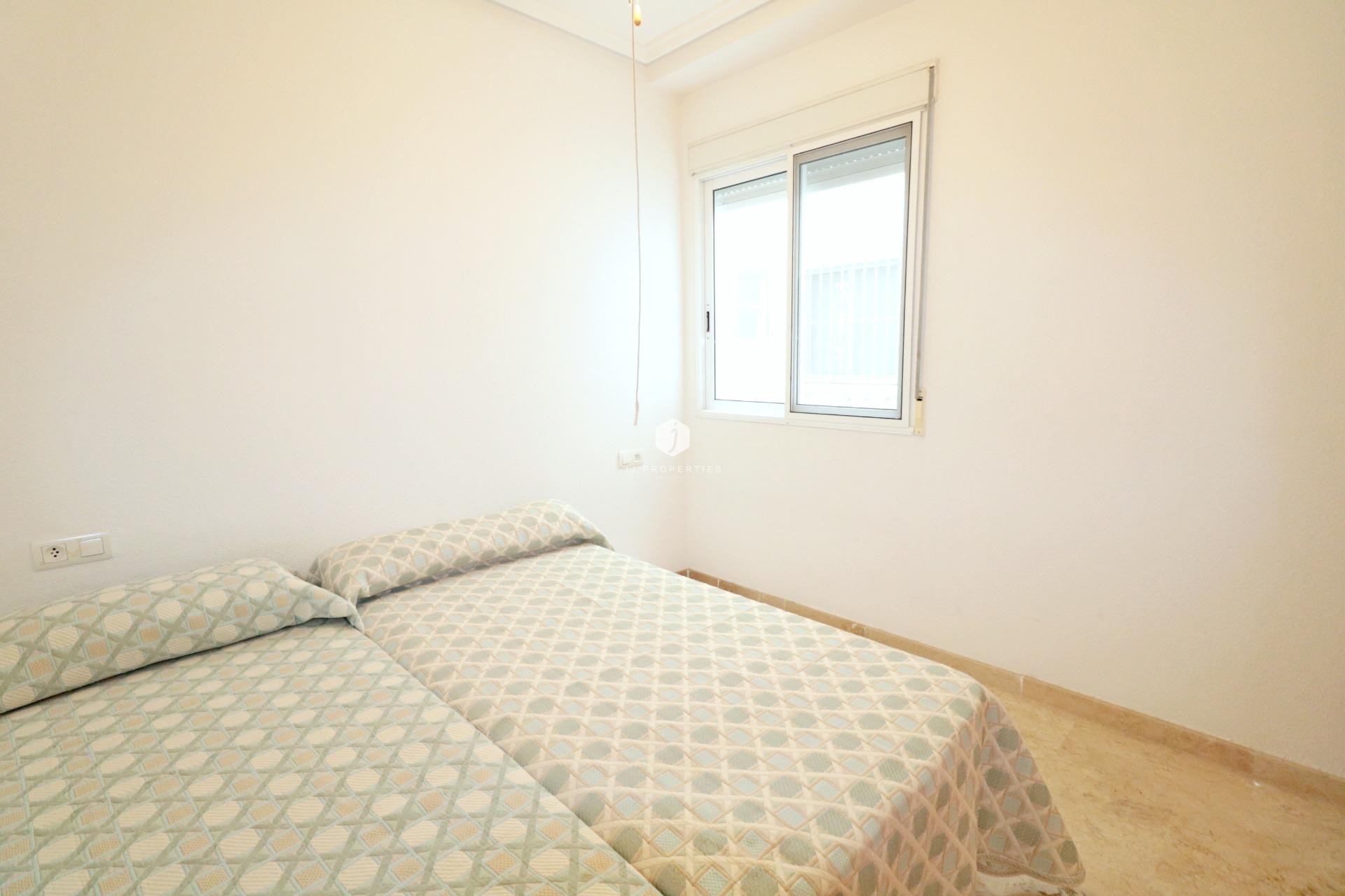 Resale - Apartment / flat -
Torrevieja - Playa del Cura