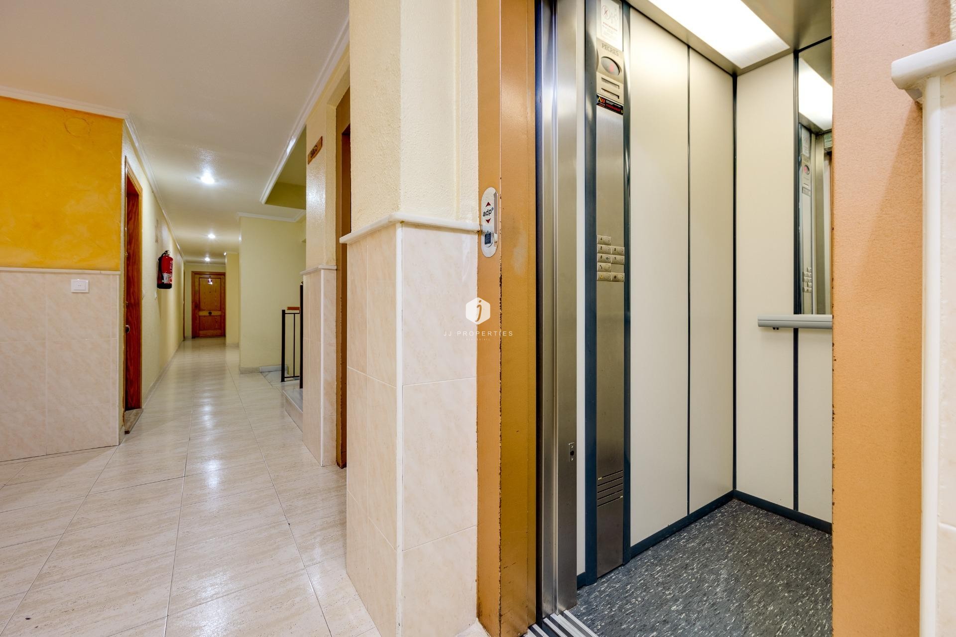 Resale - Apartment / flat -
Torrevieja - Playa del Cura