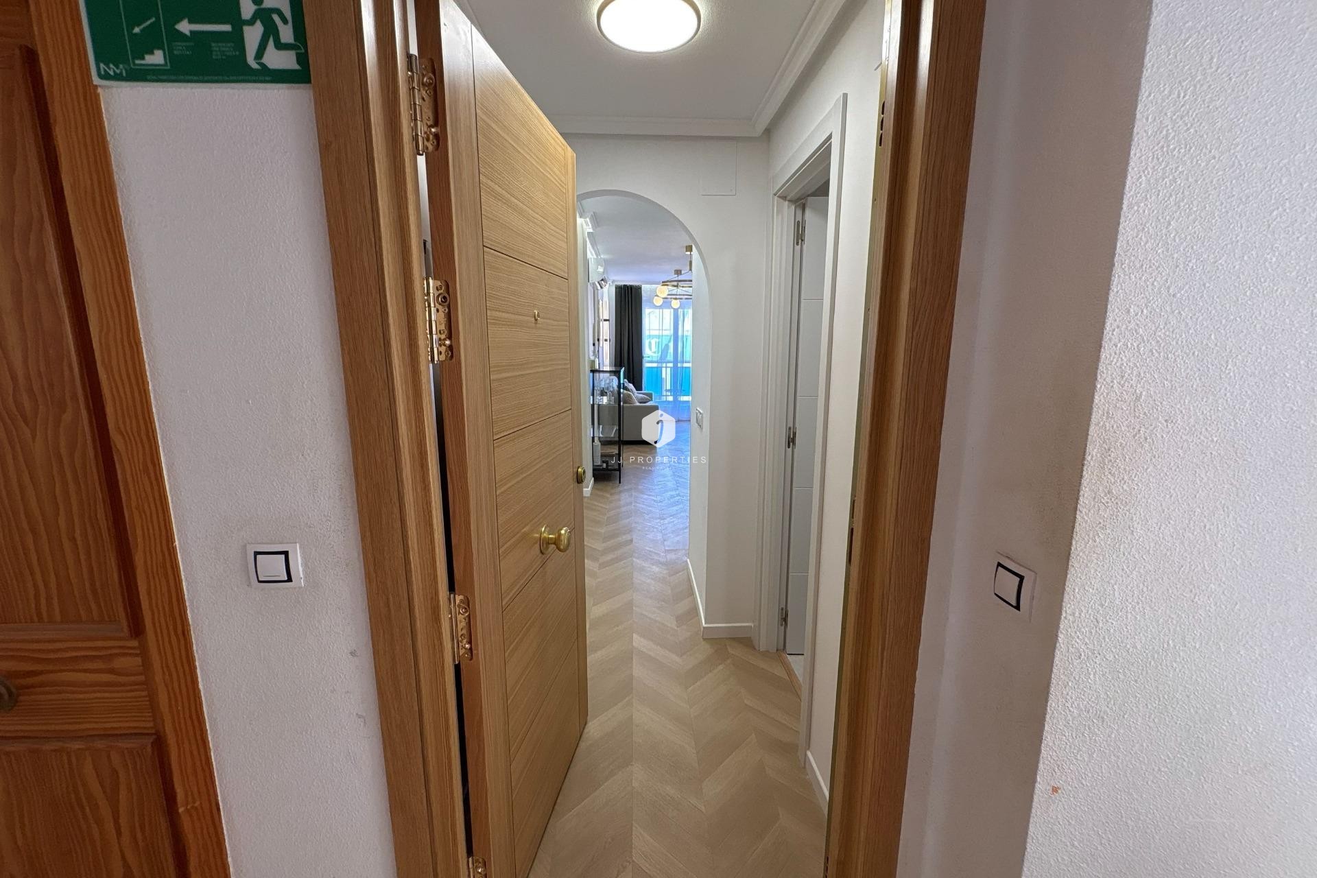Resale - Apartment / flat -
Torrevieja - Playa del Cura