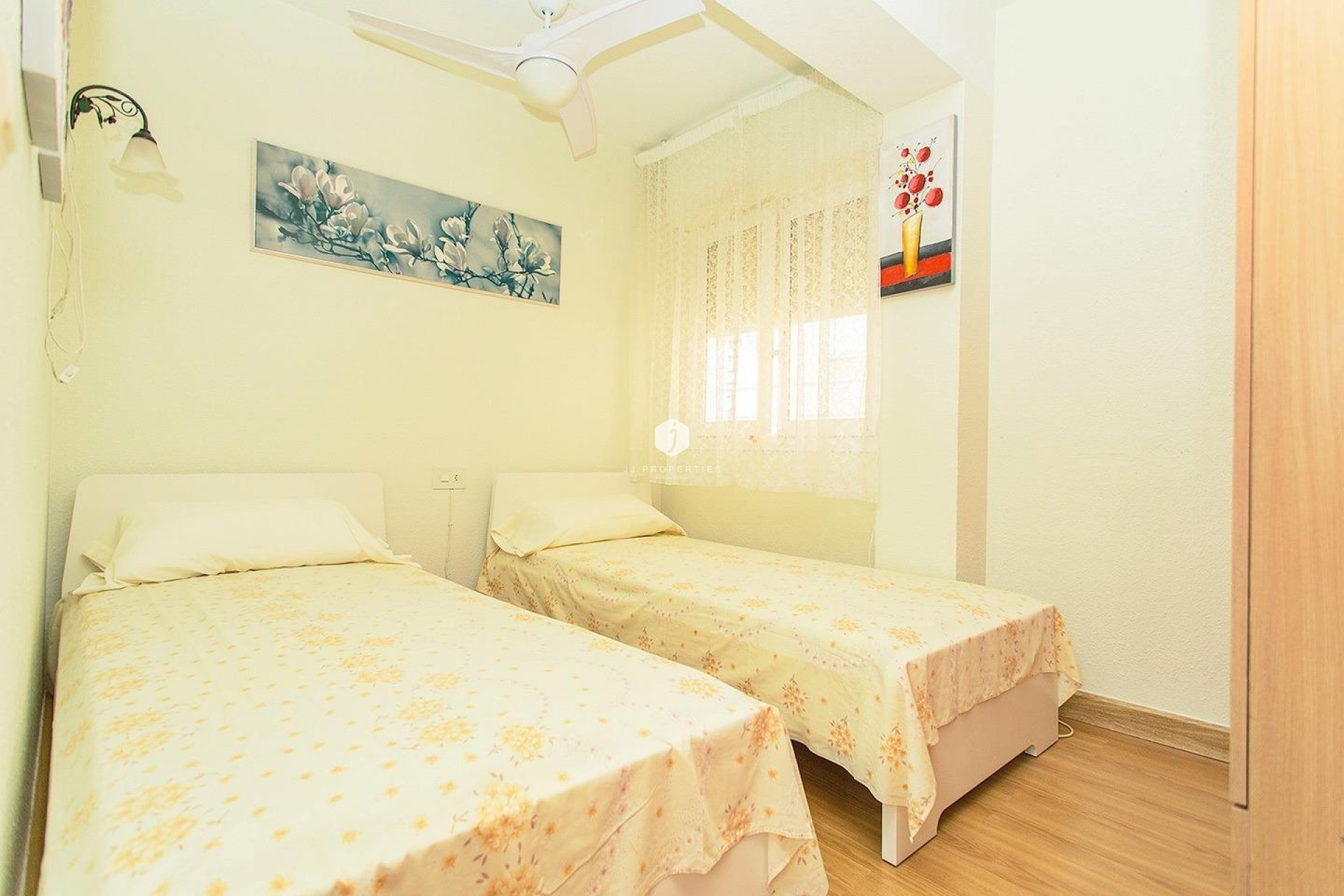 Resale - Apartment / flat -
Torrevieja - Playa del Cura