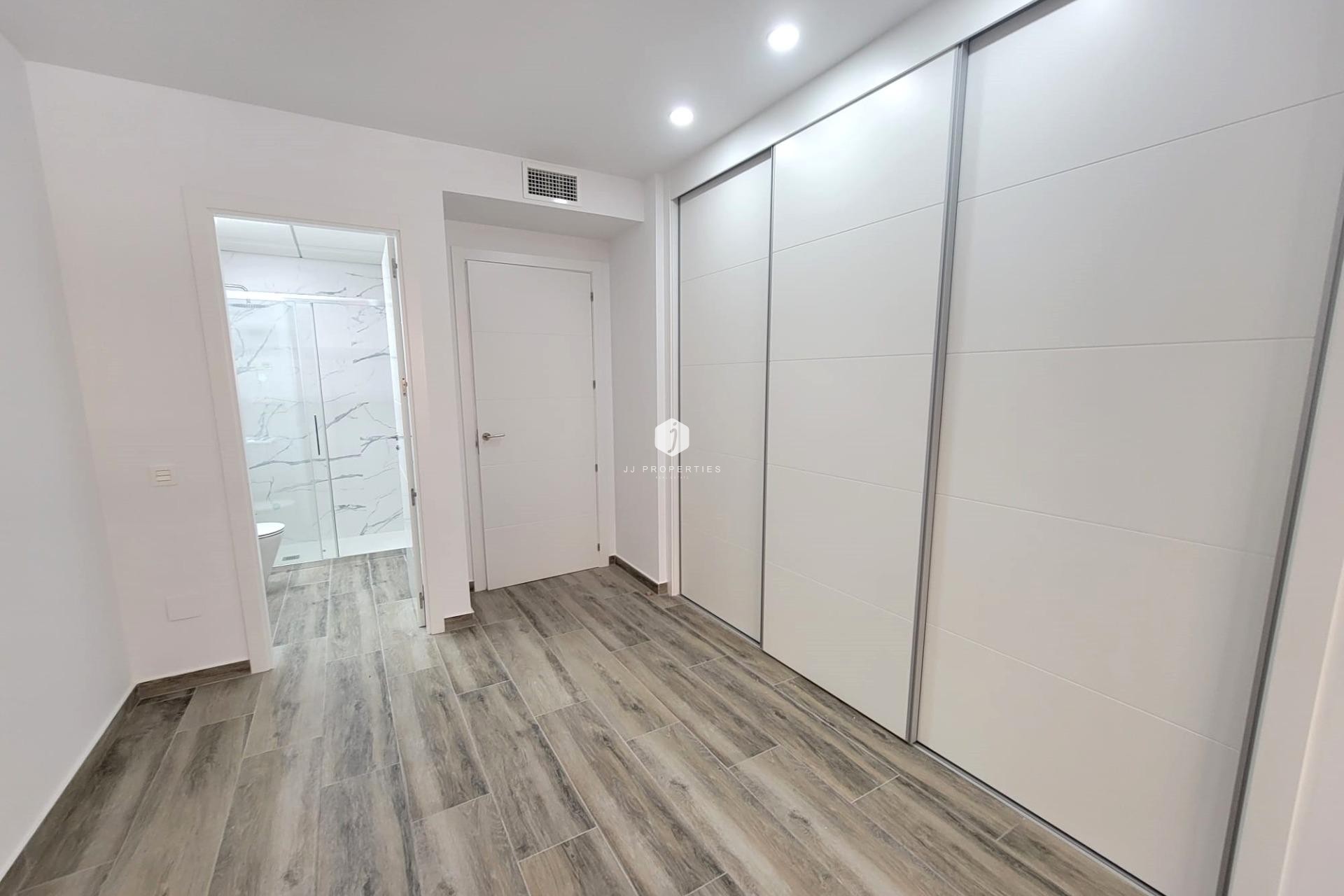 Resale - Apartment / flat -
Torrevieja - Playa del Cura