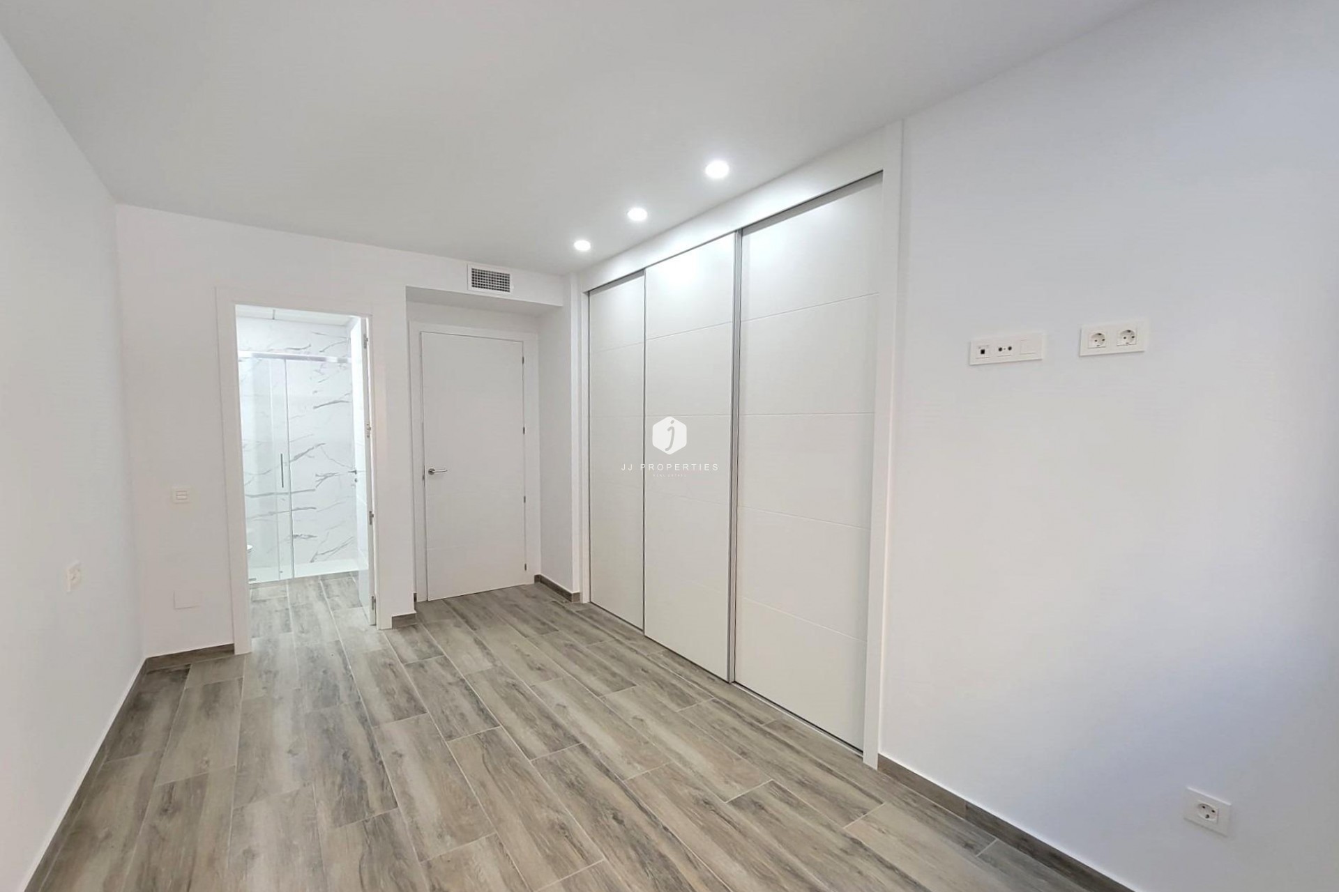 Resale - Apartment / flat -
Torrevieja - Playa del Cura