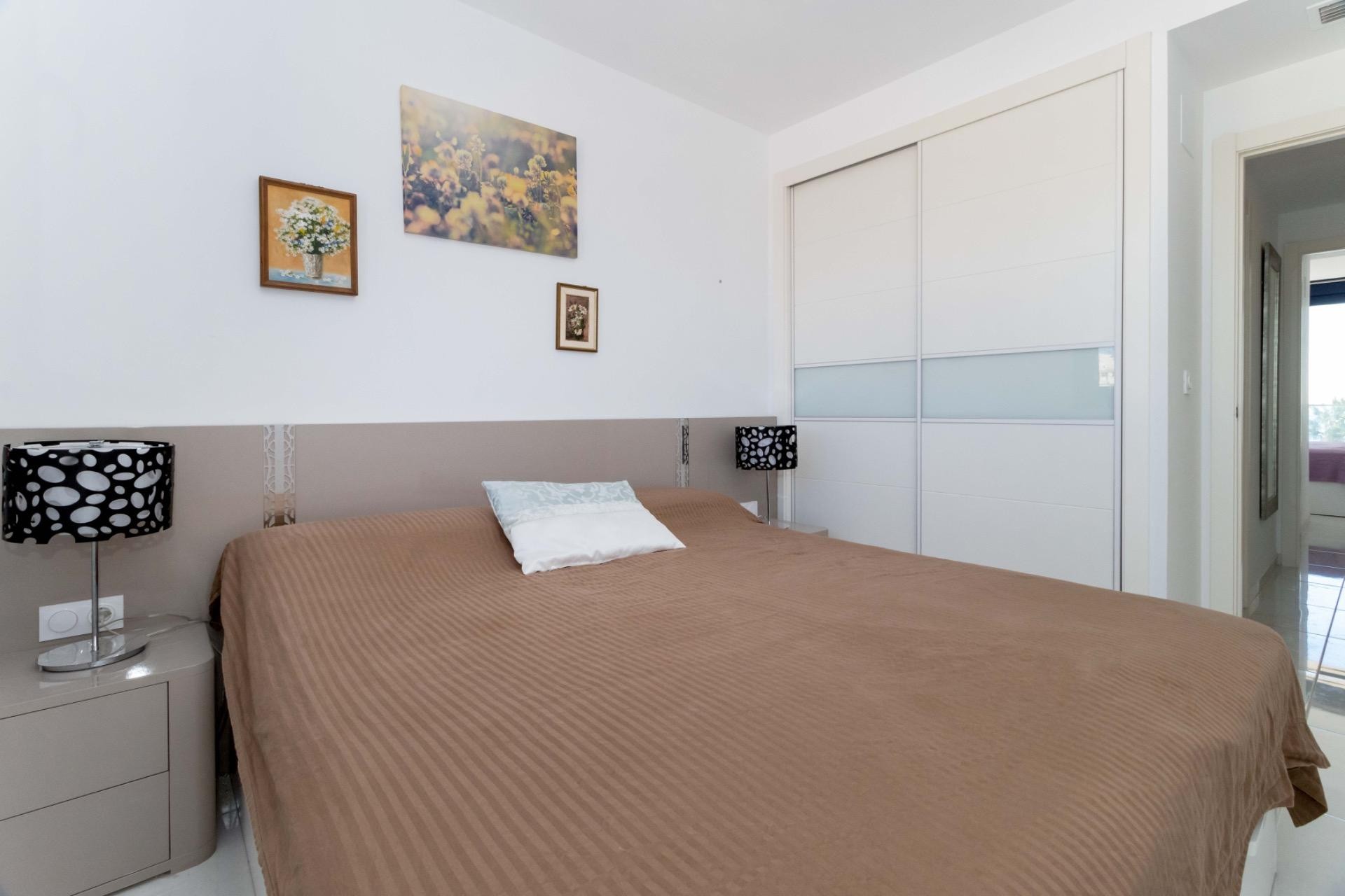 Resale - Apartment / flat -
Torrevieja - Punta prima