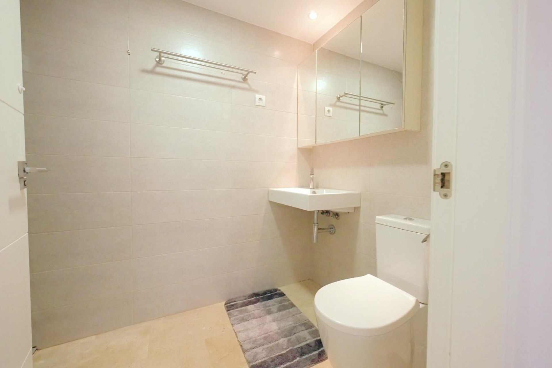 Resale - Apartment / flat -
Torrevieja - Punta prima