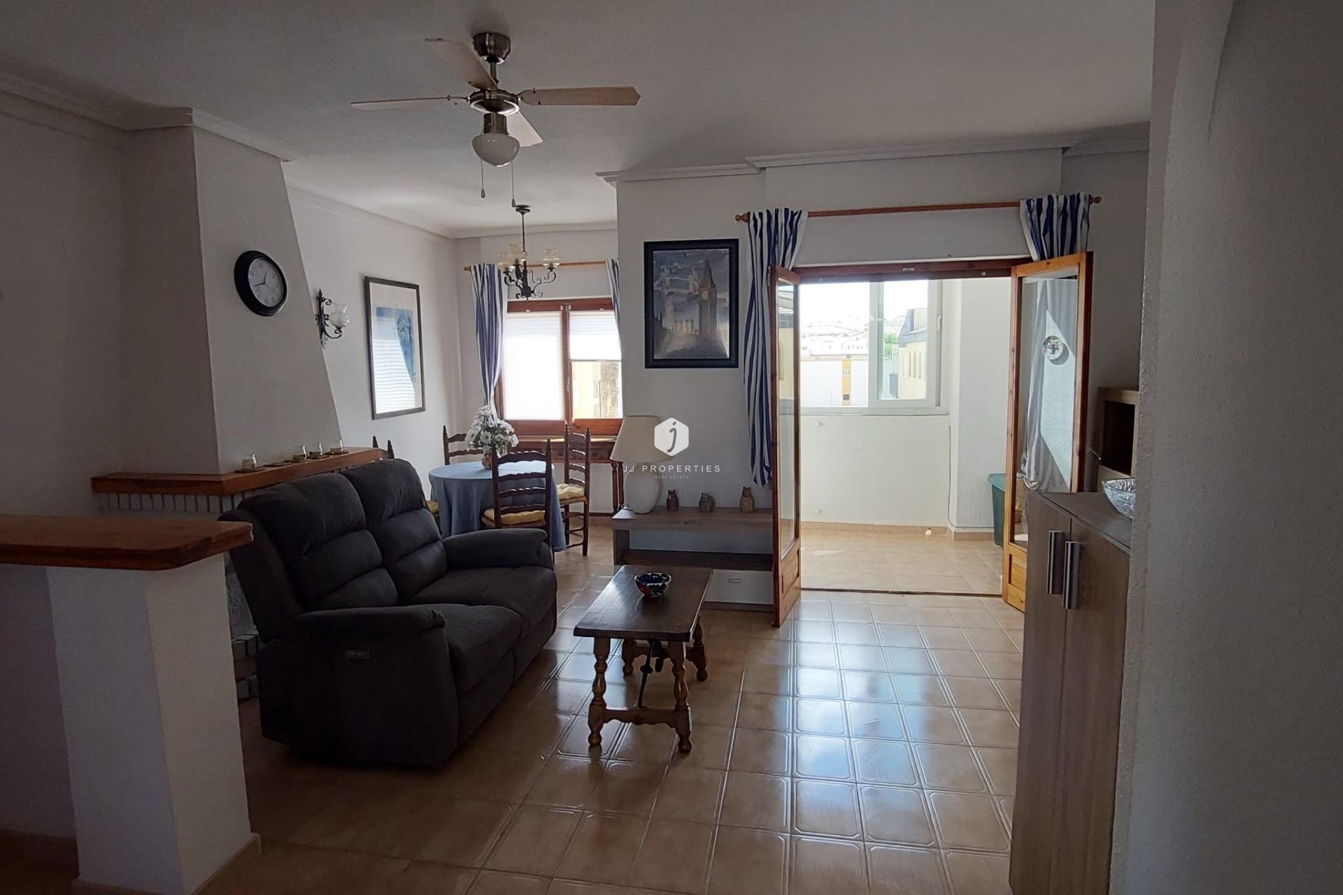 Resale - Apartment / flat -
Torrevieja - Punta prima