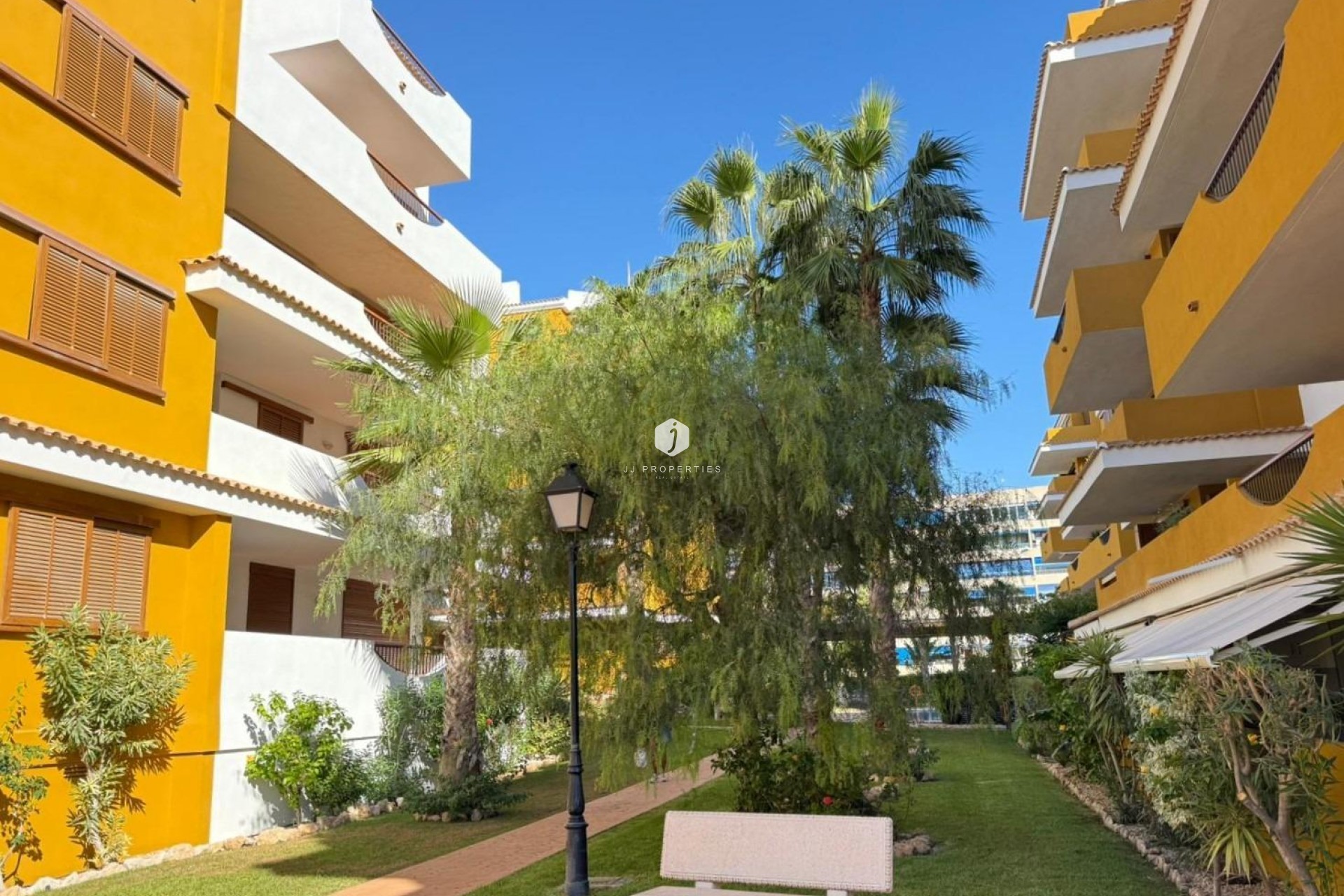 Resale - Apartment / flat -
Torrevieja - Punta prima