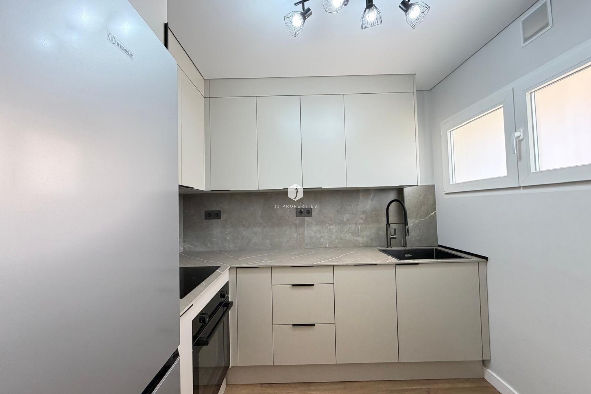 Resale - Apartment / flat -
Torrevieja - Punta prima
