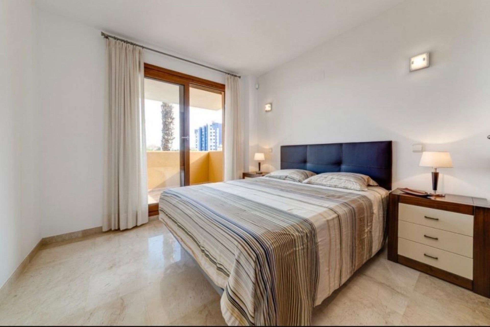 Resale - Apartment / flat -
Torrevieja - Punta prima