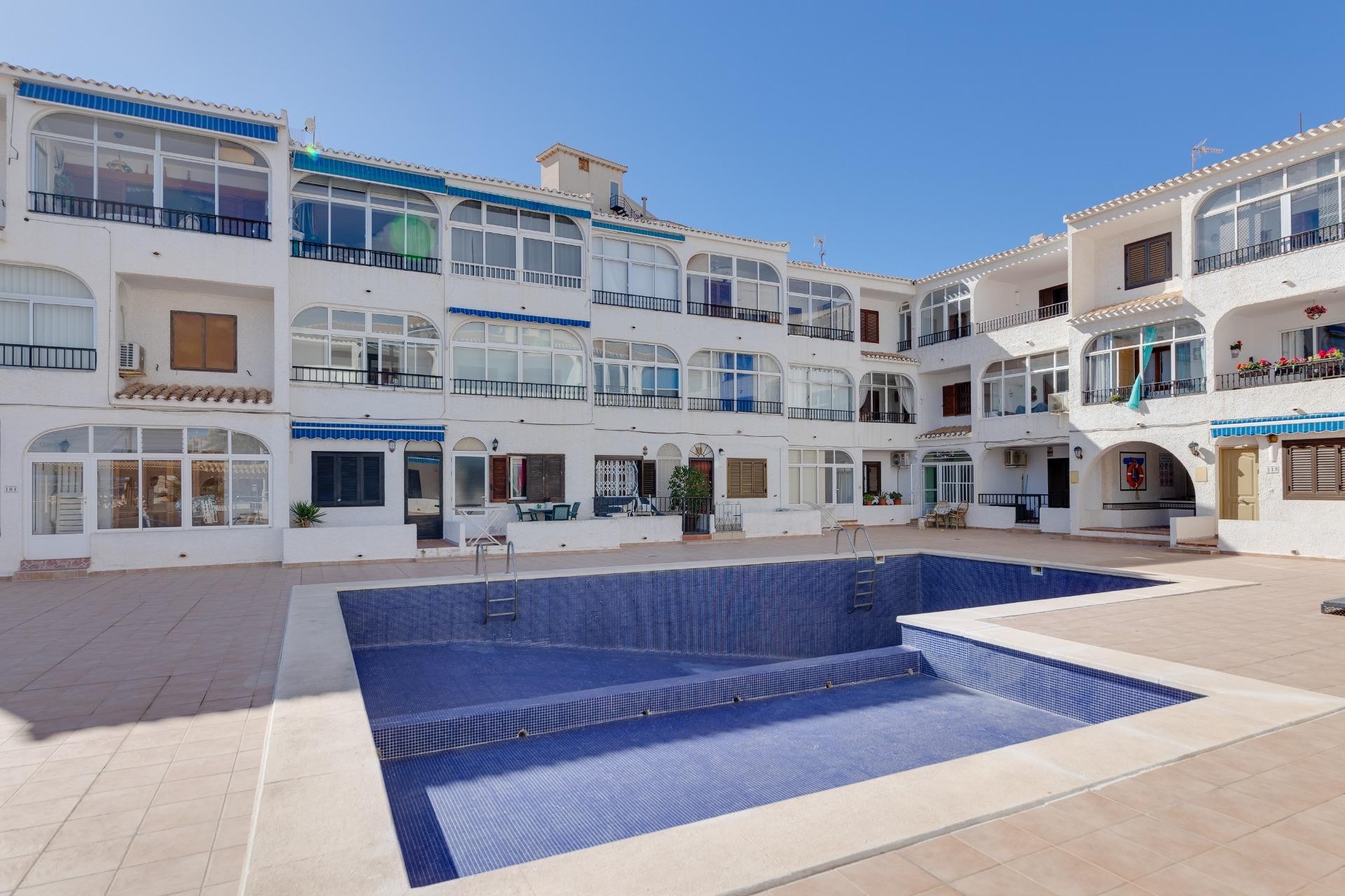 Resale - Apartment / flat -
Torrevieja - Torre la mata