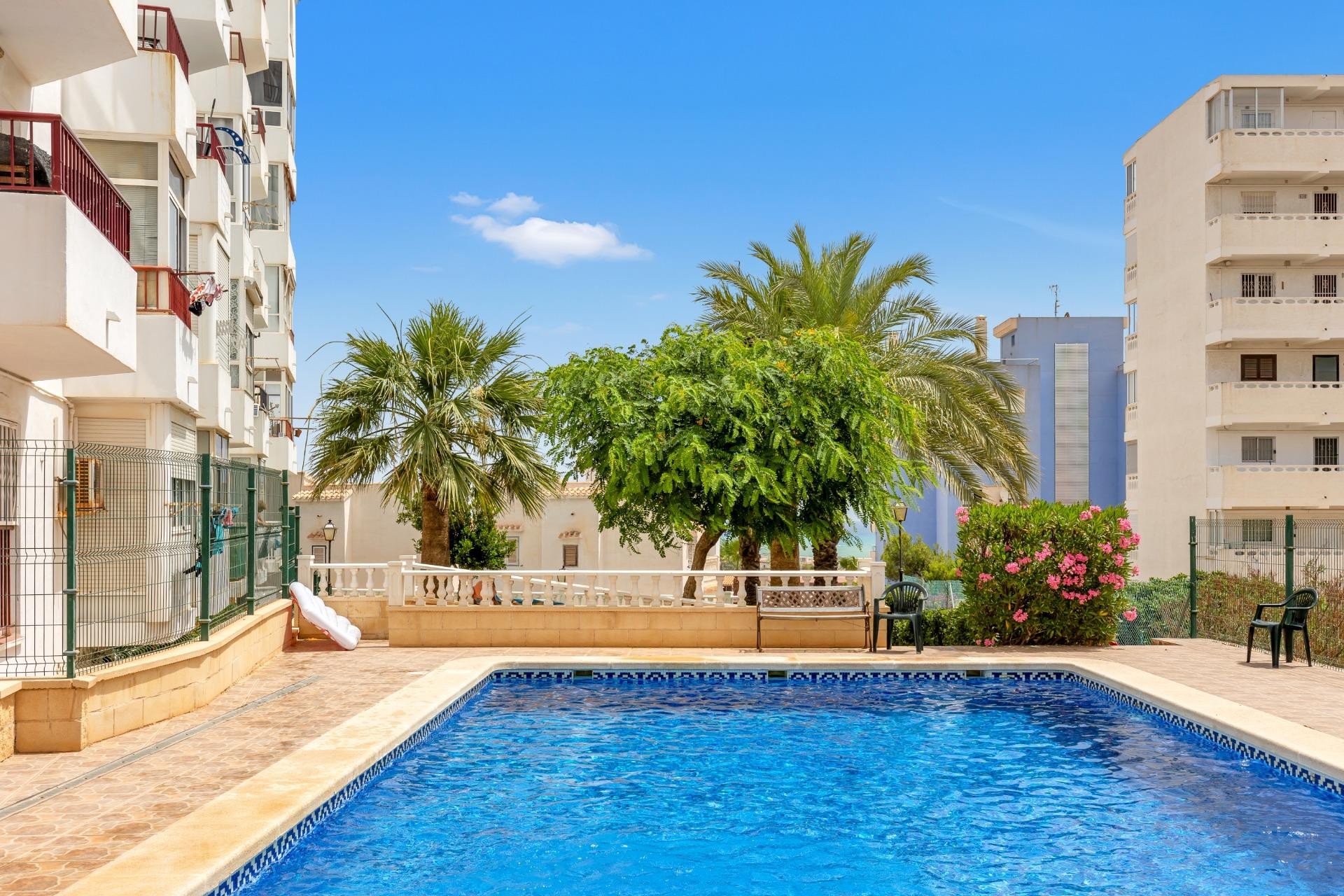 Resale - Apartment / flat -
Torrevieja - Torre la mata