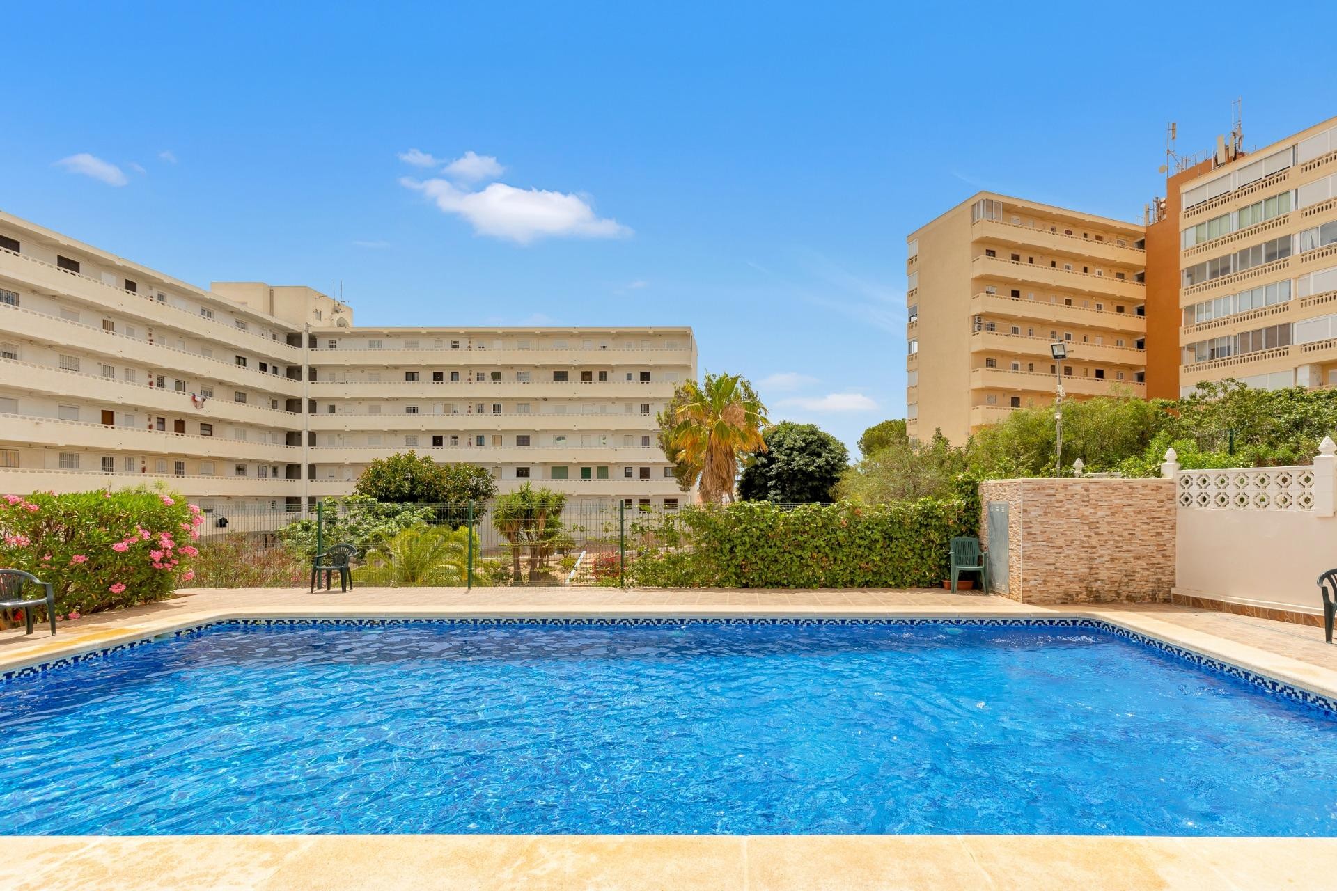 Resale - Apartment / flat -
Torrevieja - Torre la mata