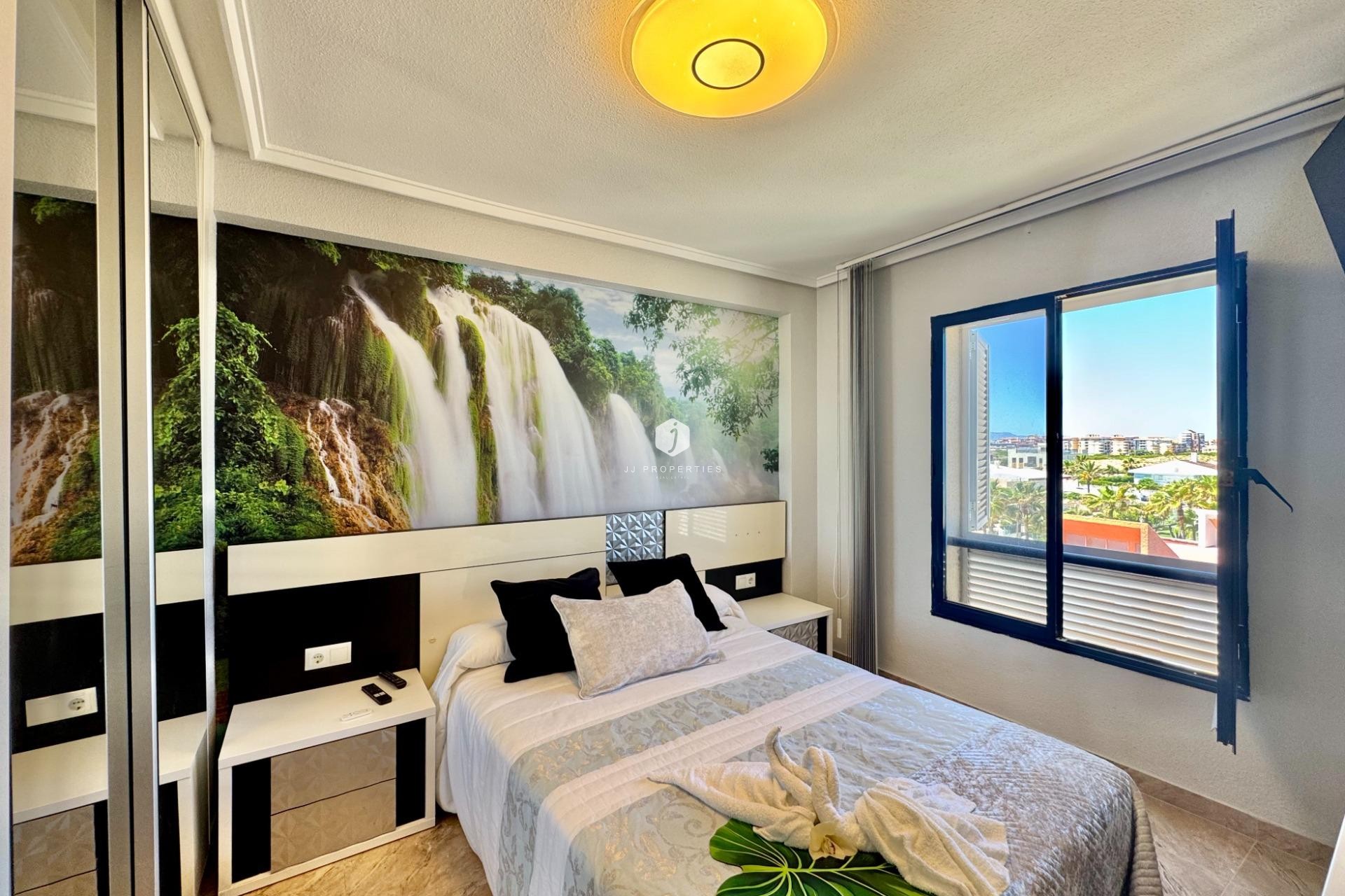 Resale - Apartment / flat -
Torrevieja - Torre la mata